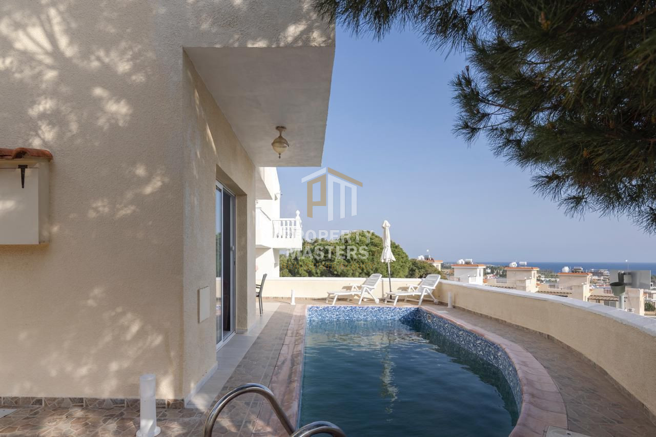 3 Bedroom  Detached House in SEA CAVES PEGEIA, Paphos