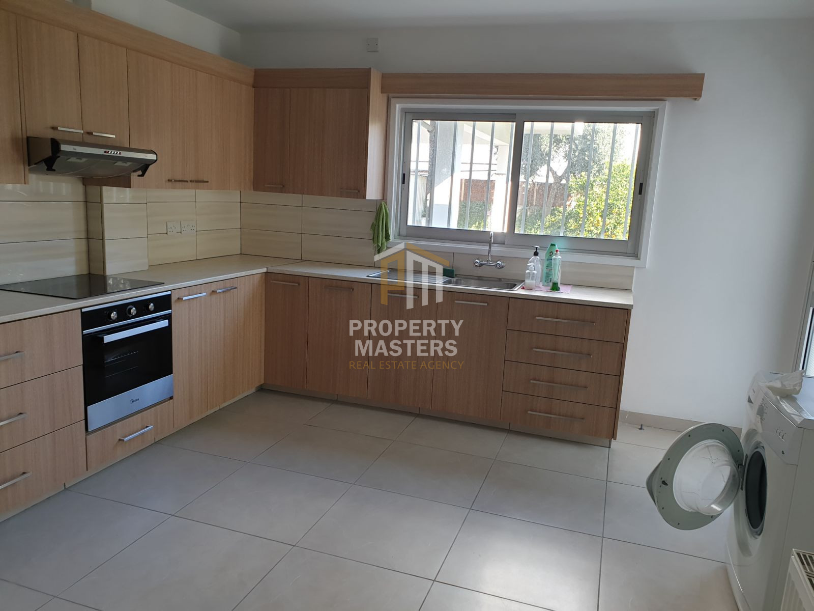 Spacious Three Bedroom Apartment in Agioi Omologites, Nicosia photo 1
