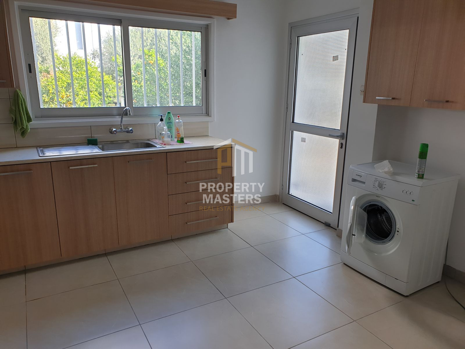 Spacious Three Bedroom Apartment in Agioi Omologites, Nicosia photo 4