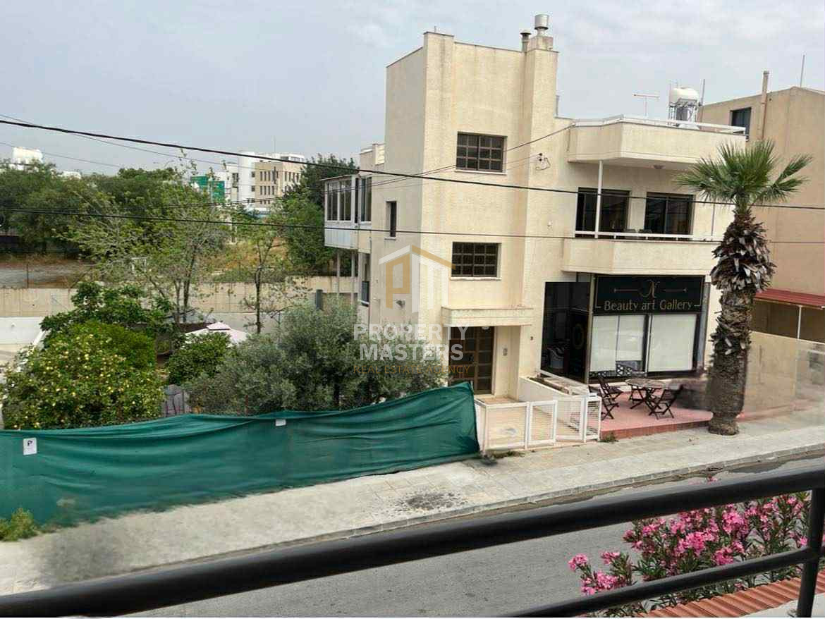 6 bedroom Apartment Building in Tsirion photo 1
