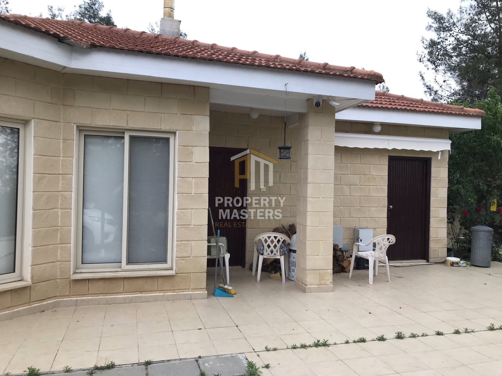 2 bedroom Detached House in Lythrodontas photo 3