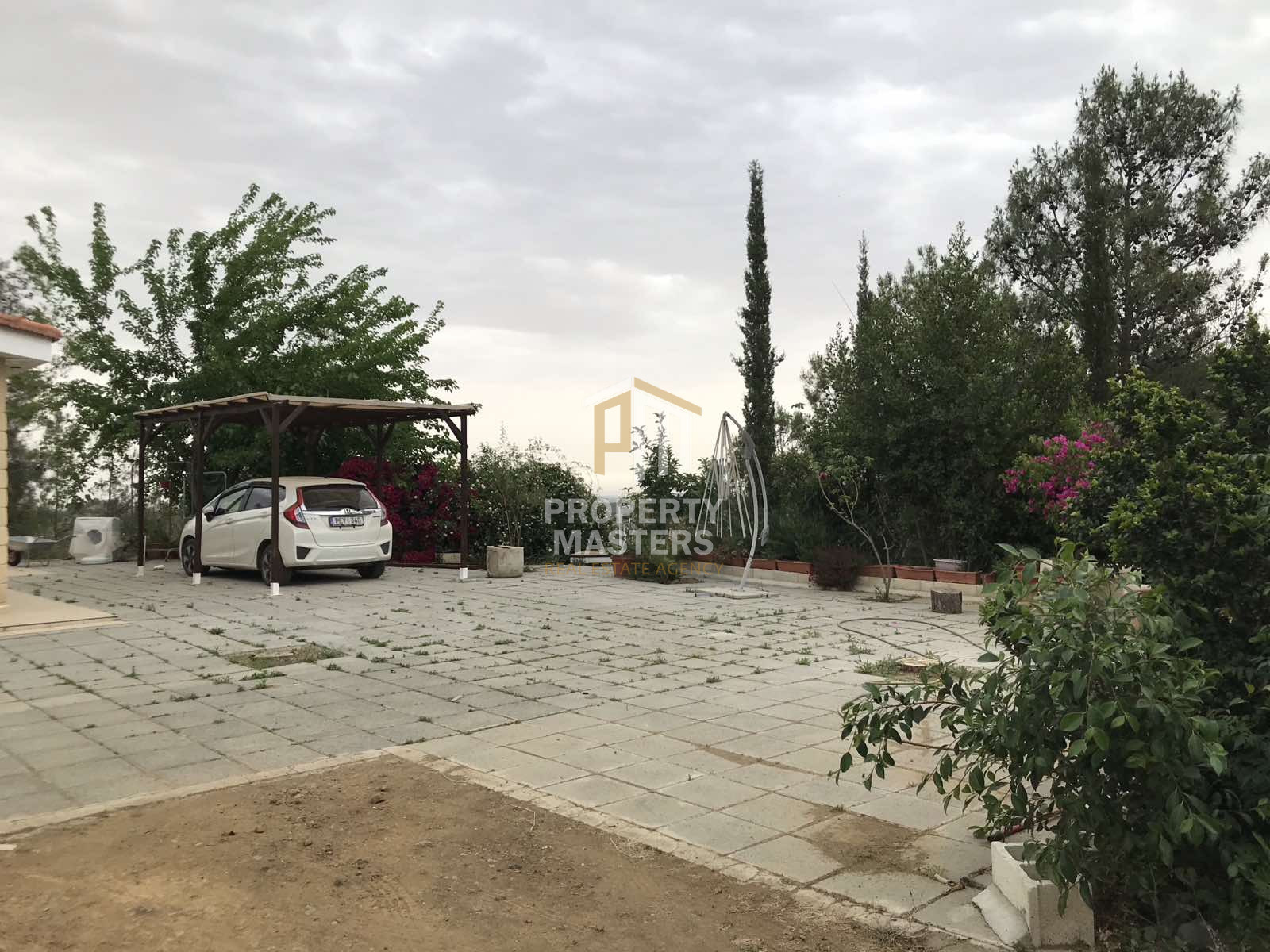 2 bedroom Detached House in Lythrodontas photo 5