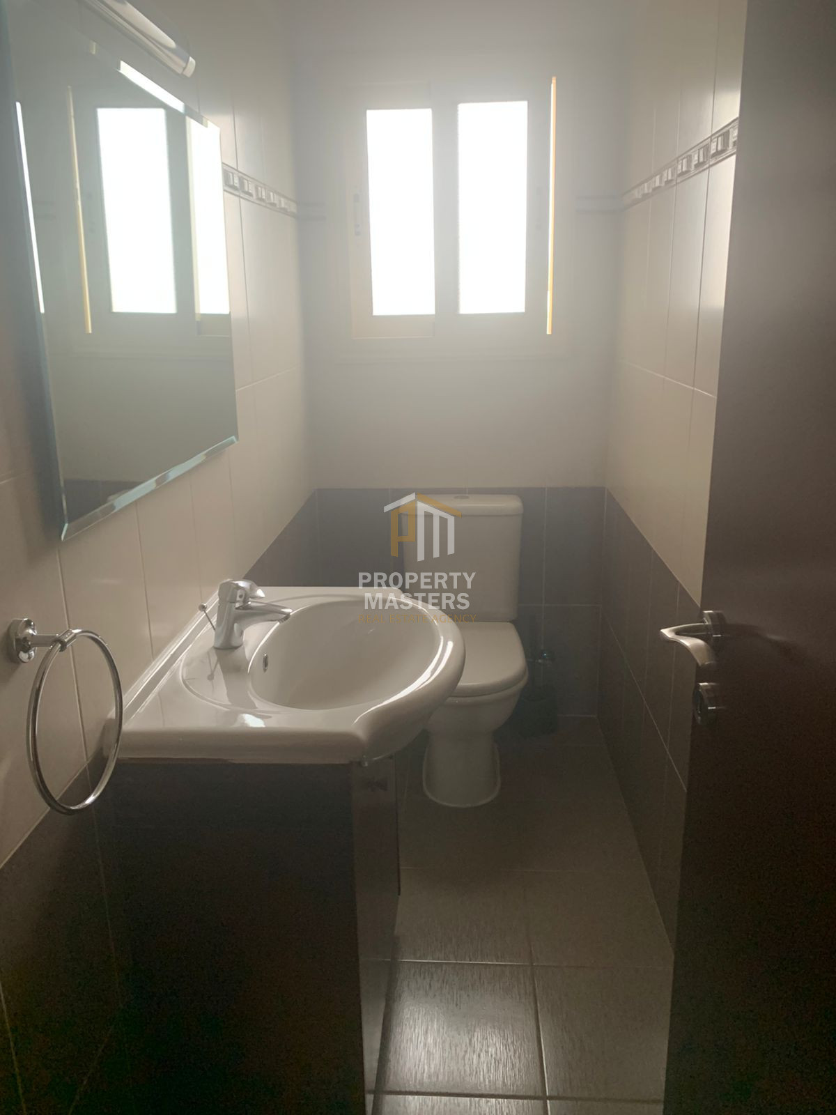 Fully Furnished 3 Bedroom Penthouse Apartment in Kato Polemidia photo 9