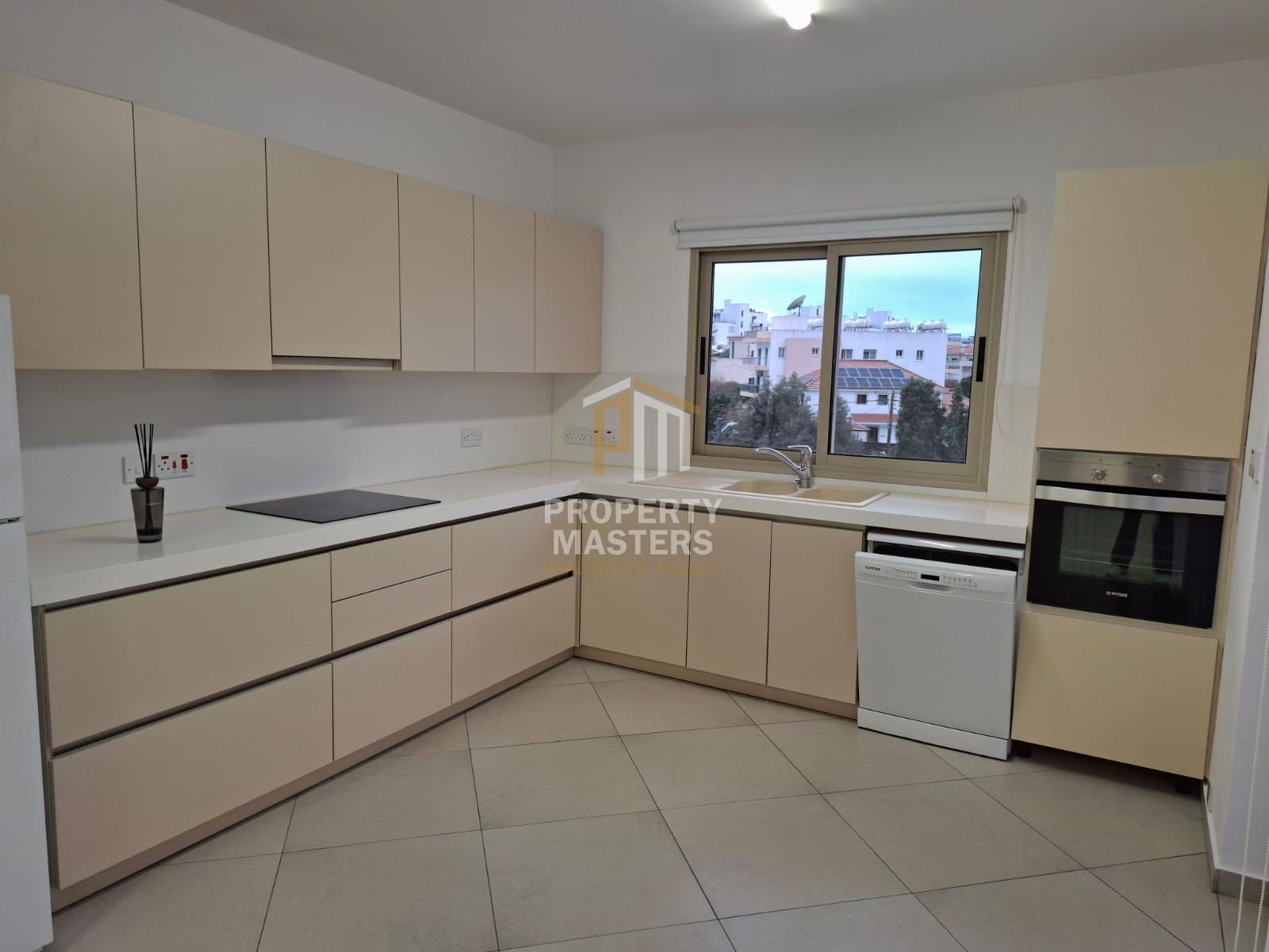 3 bedroom Apartment in Geroskipou photo 5