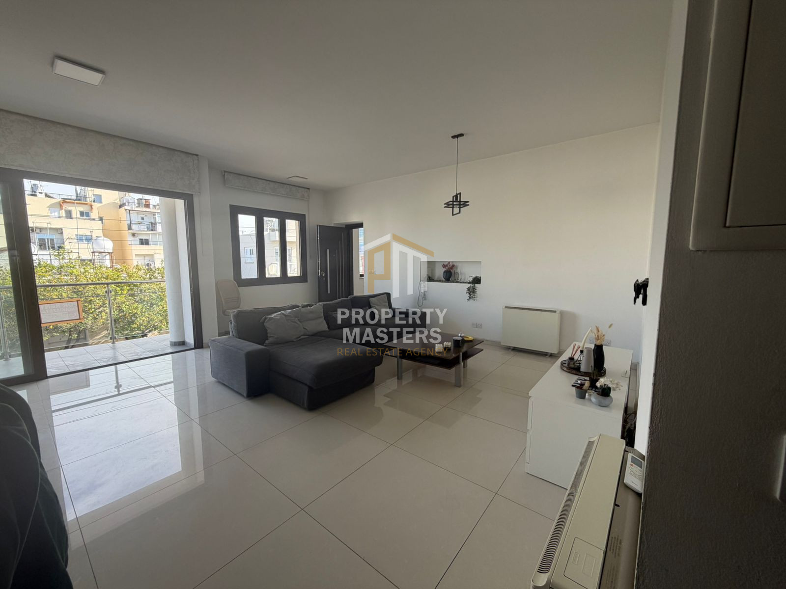 Spacious 3 Bedroom Furnished Apartment in Strovolos photo 3
