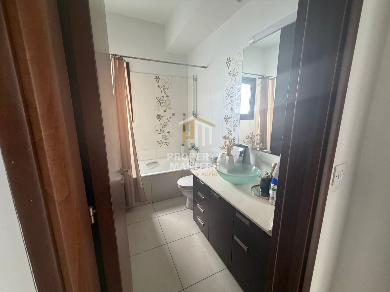 Spacious 3 Bedroom Furnished Apartment in Strovolos photo 14
