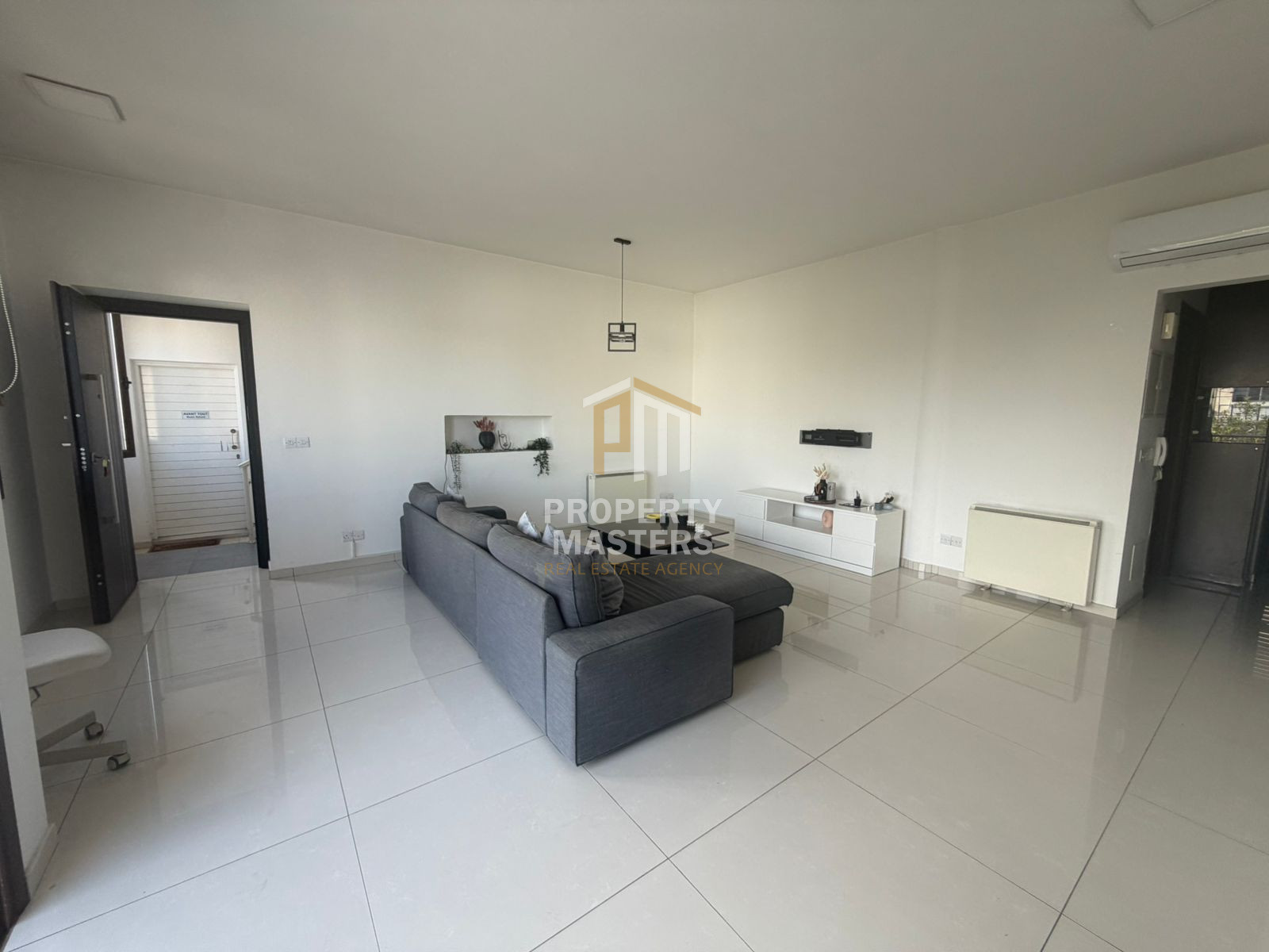Spacious 3 Bedroom Furnished Apartment in Strovolos photo 4