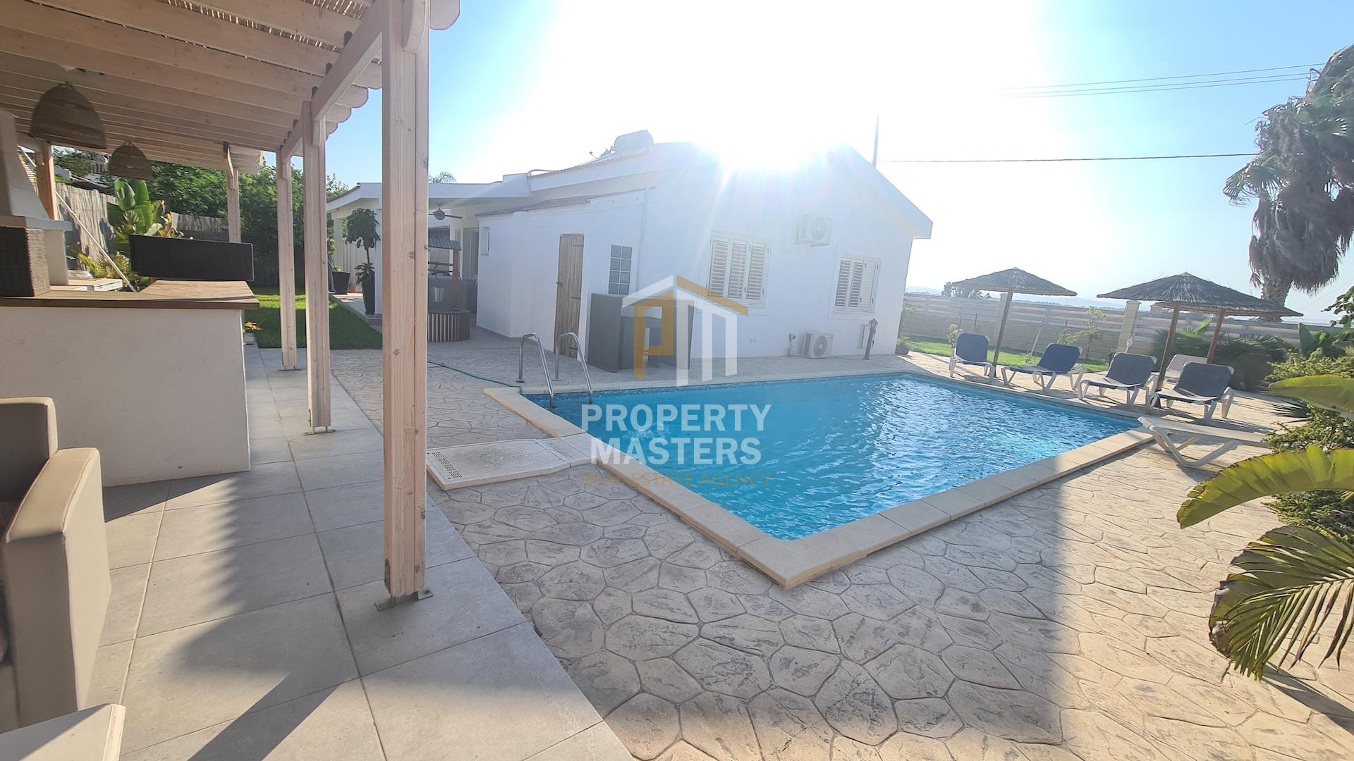 3 bedroom Detached Bungalow in Meneou photo 1