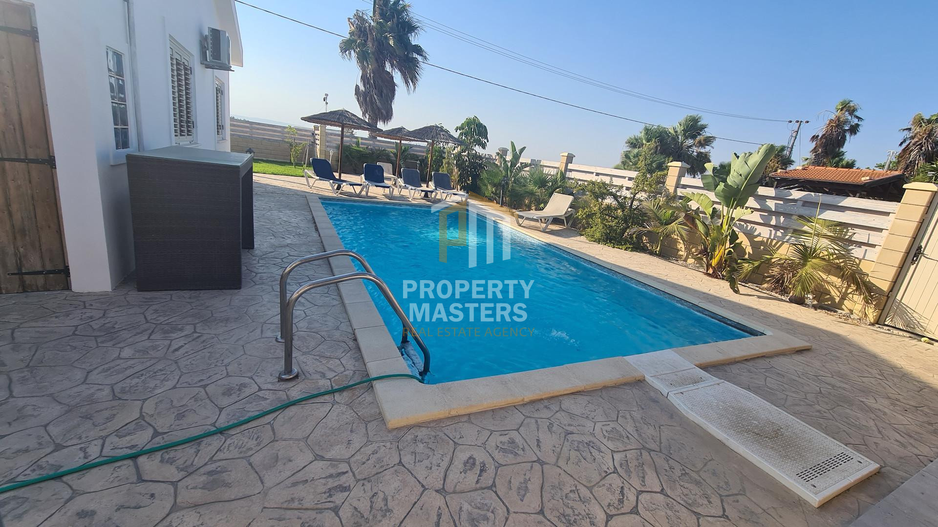 3 bedroom Detached Bungalow in Meneou photo 2