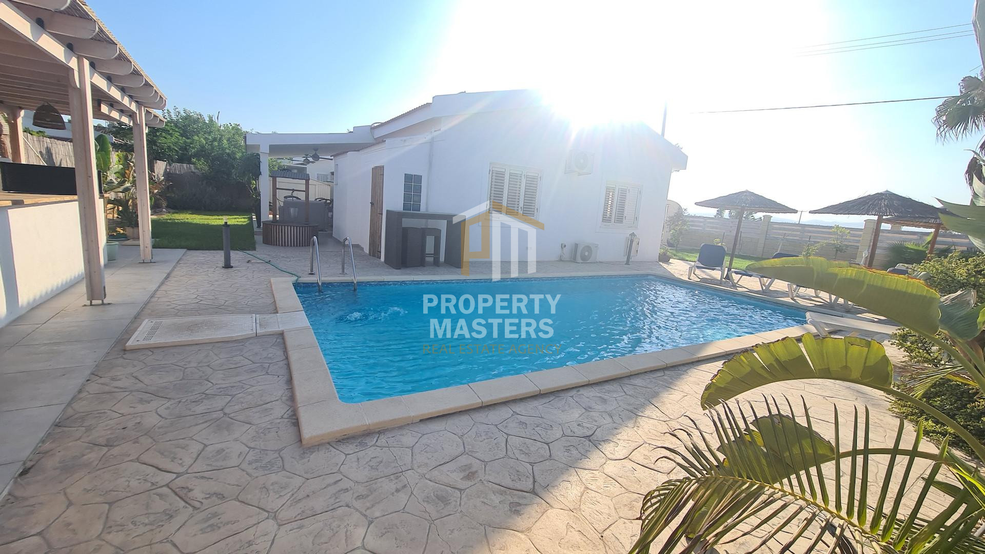 3 bedroom Detached Bungalow in Meneou photo 5