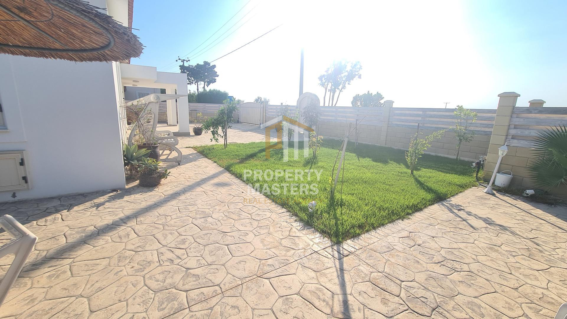 3 bedroom Detached Bungalow in Meneou photo 8