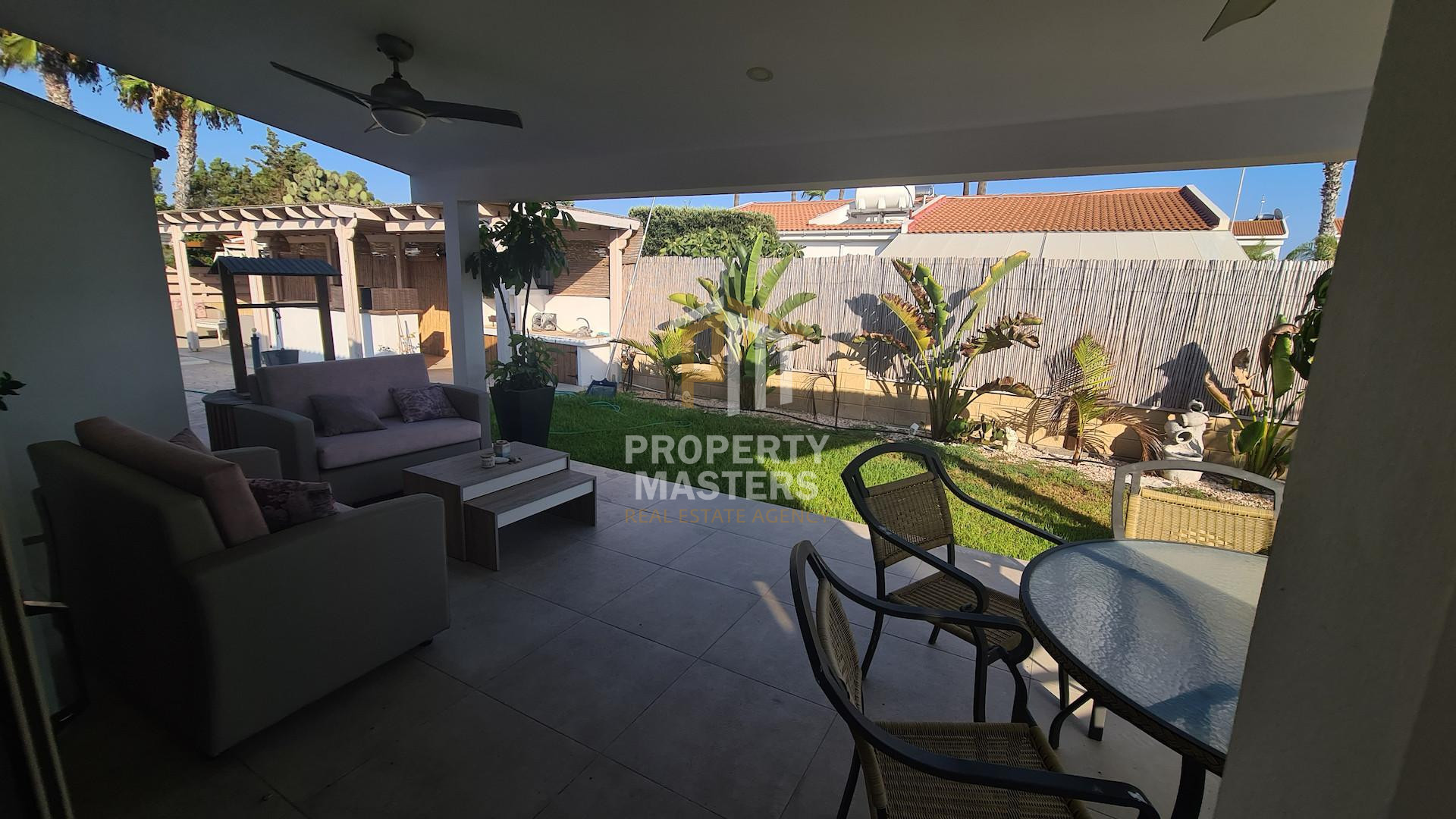 3 bedroom Detached Bungalow in Meneou photo 11