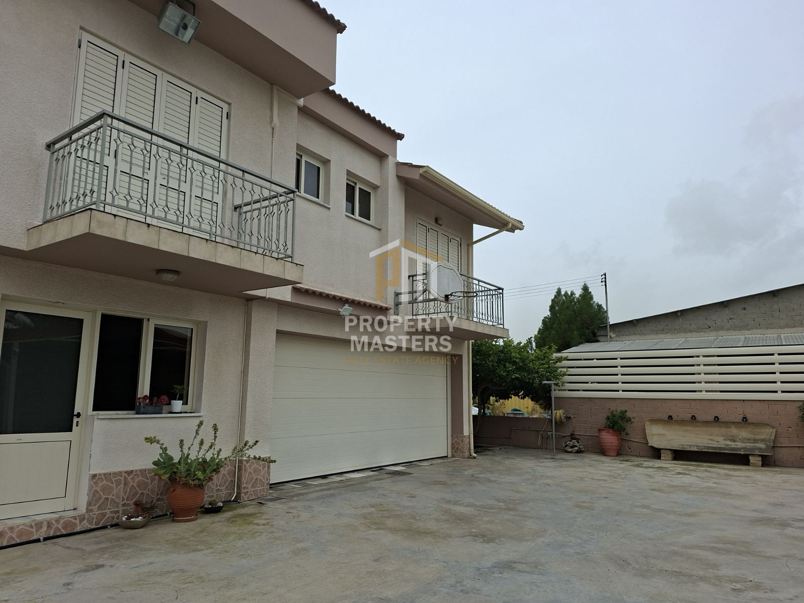 Spacious 3 Bedroom Furnished Villa with Large Plot in Athiainou photo 3