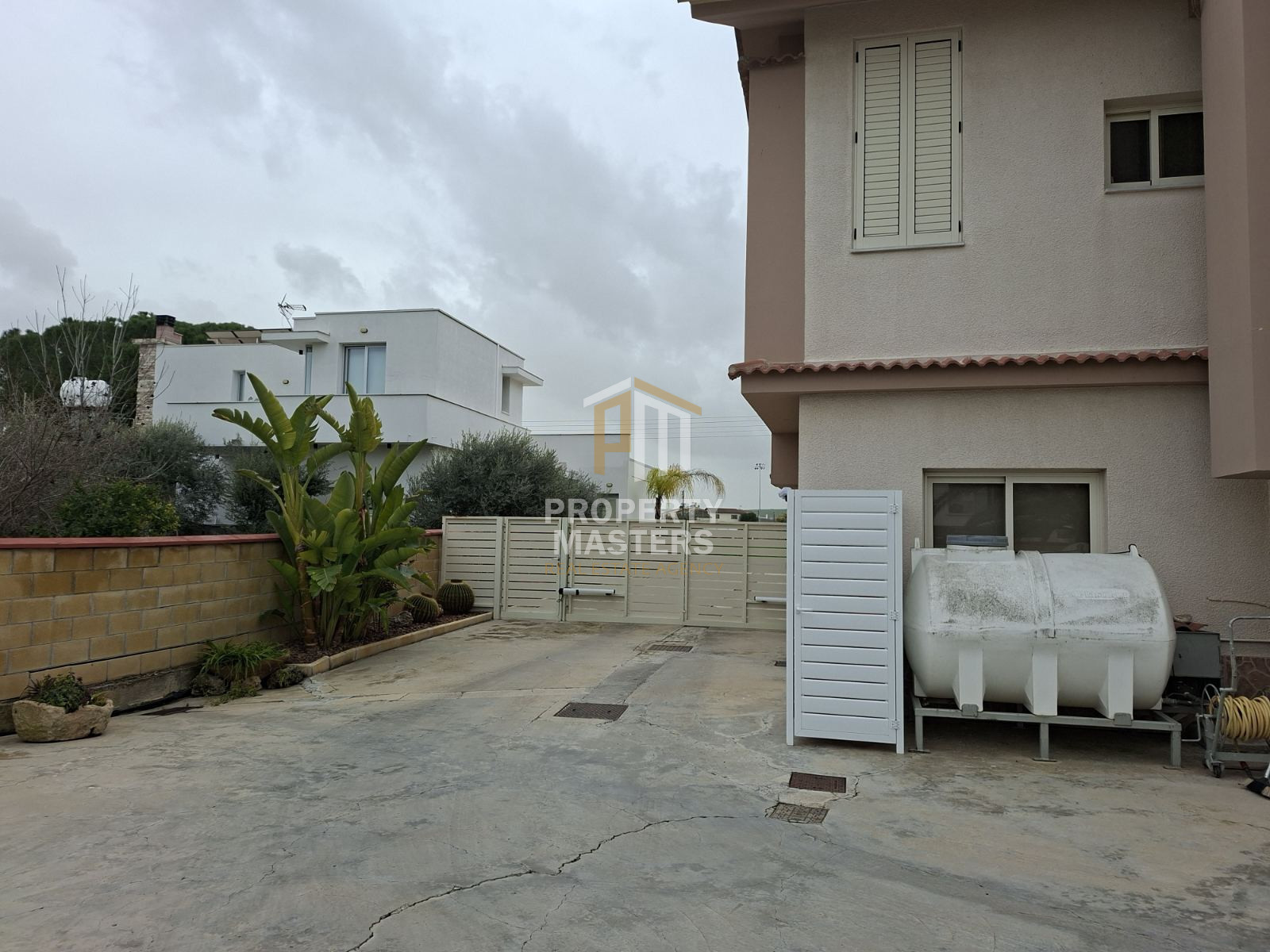 Spacious 3 Bedroom Furnished Villa with Large Plot in Athiainou photo 5
