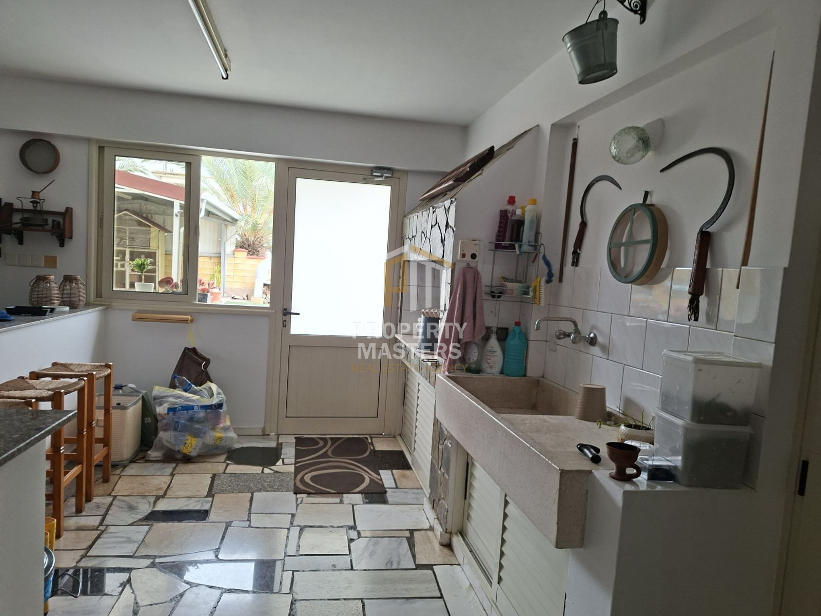 Spacious 3 Bedroom Furnished Villa with Large Plot in Athiainou photo 10