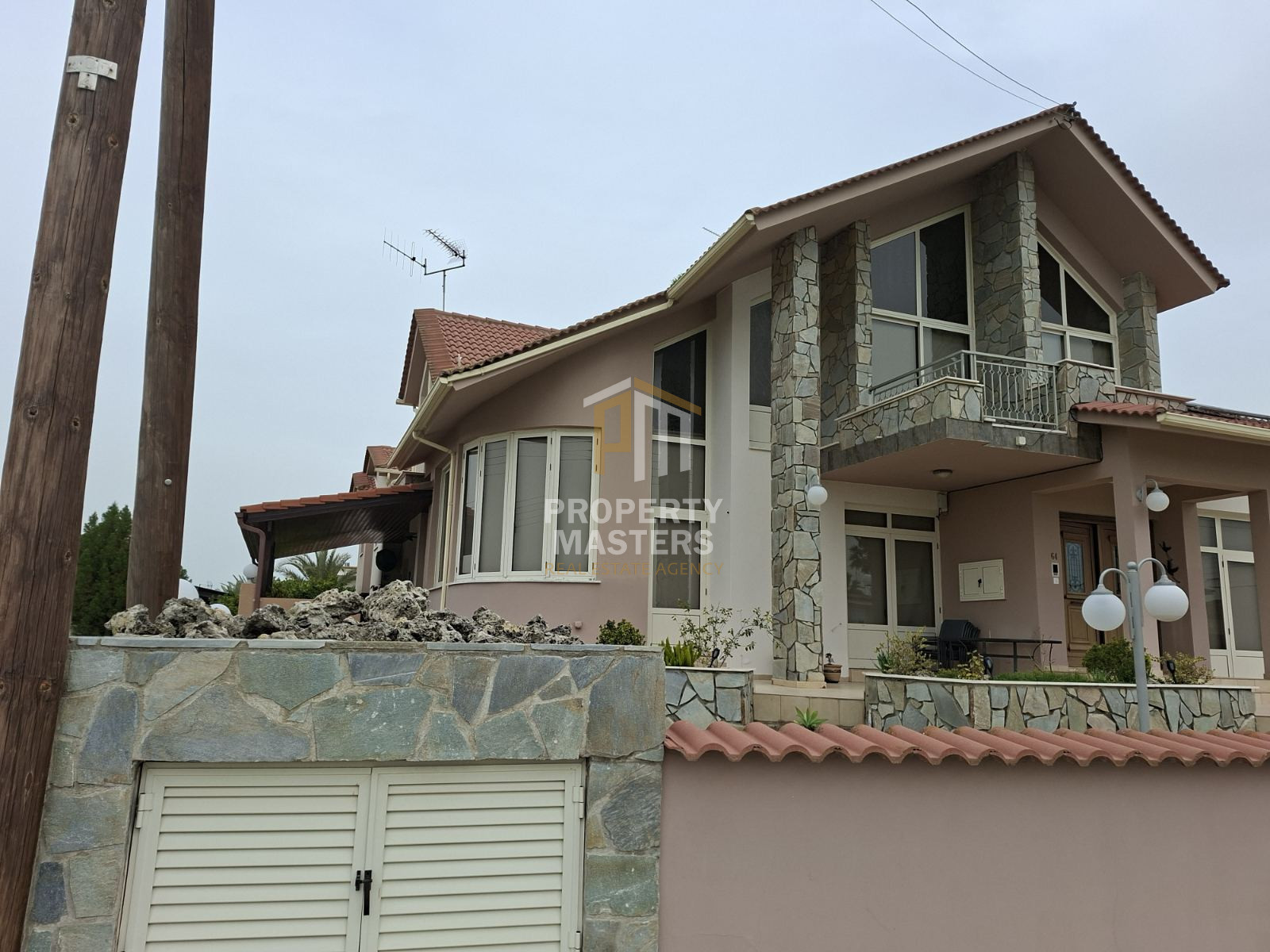 Spacious 3 Bedroom Furnished Villa with Large Plot in Athiainou photo 2