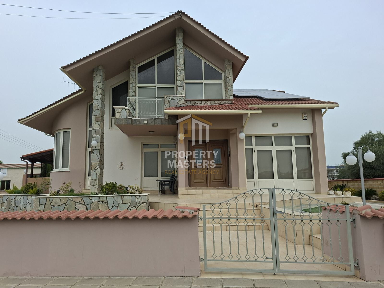 Spacious 3 Bedroom Furnished Villa with Large Plot in Athiainou photo 1