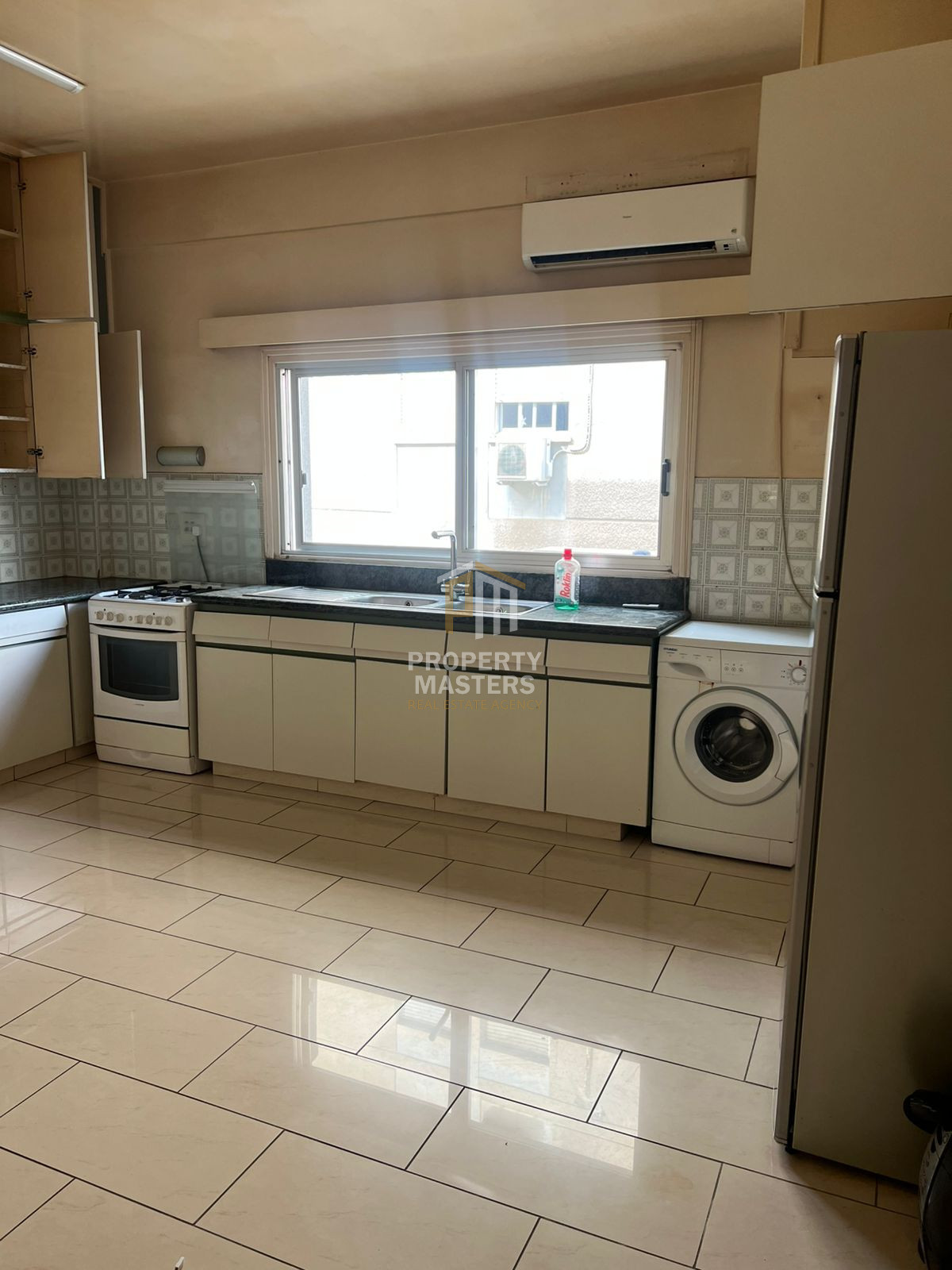 Spacious Three Bedroom Apartment in Strovolos, Armenias Area photo 3