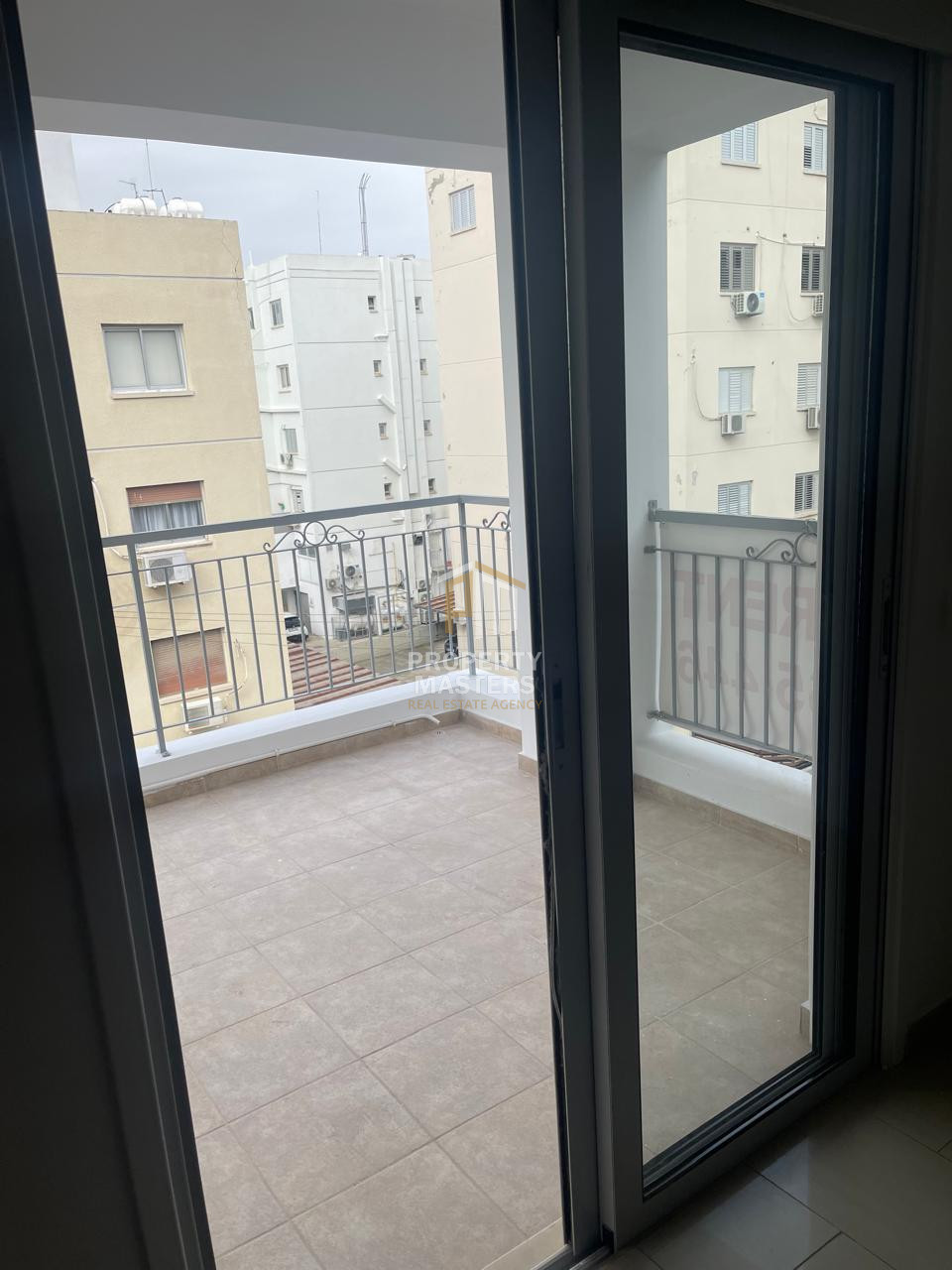 Partially Furnished 2 Bedroom Apartment in Central Strovolos photo 2