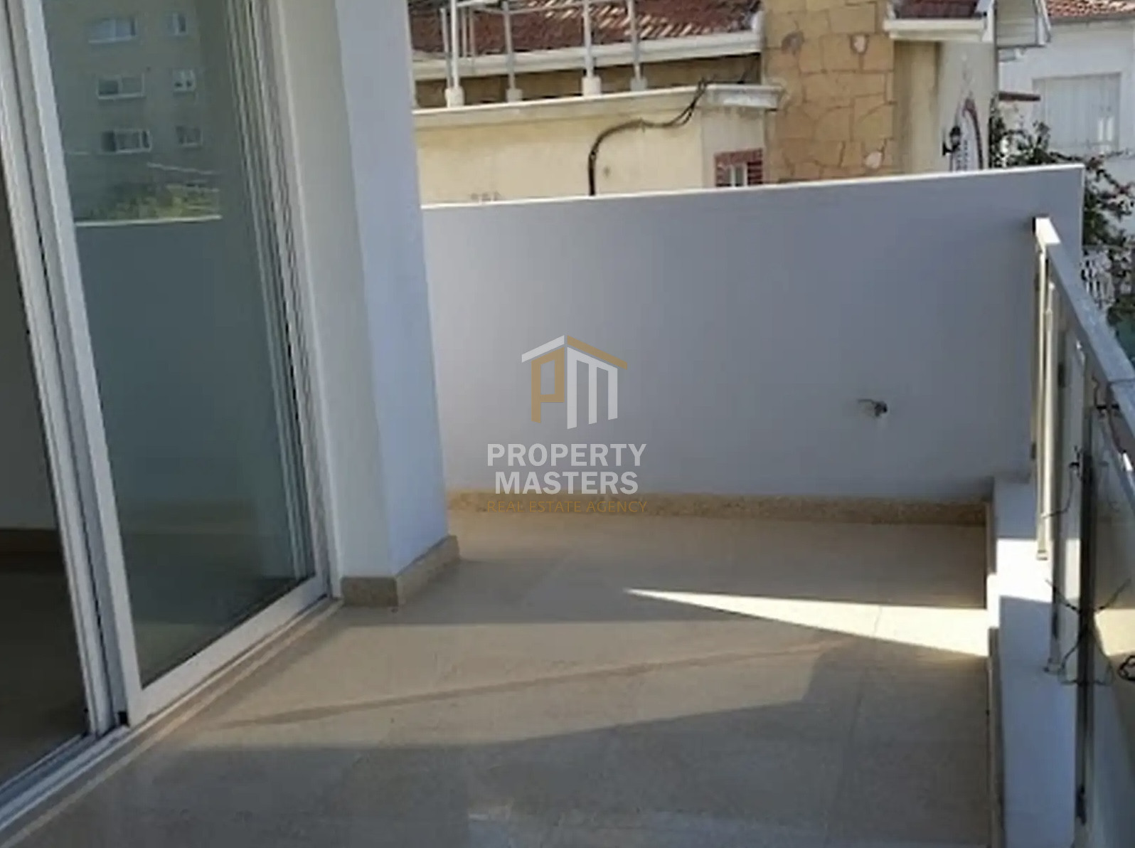 2 bedroom Apartment in Town Center photo 9