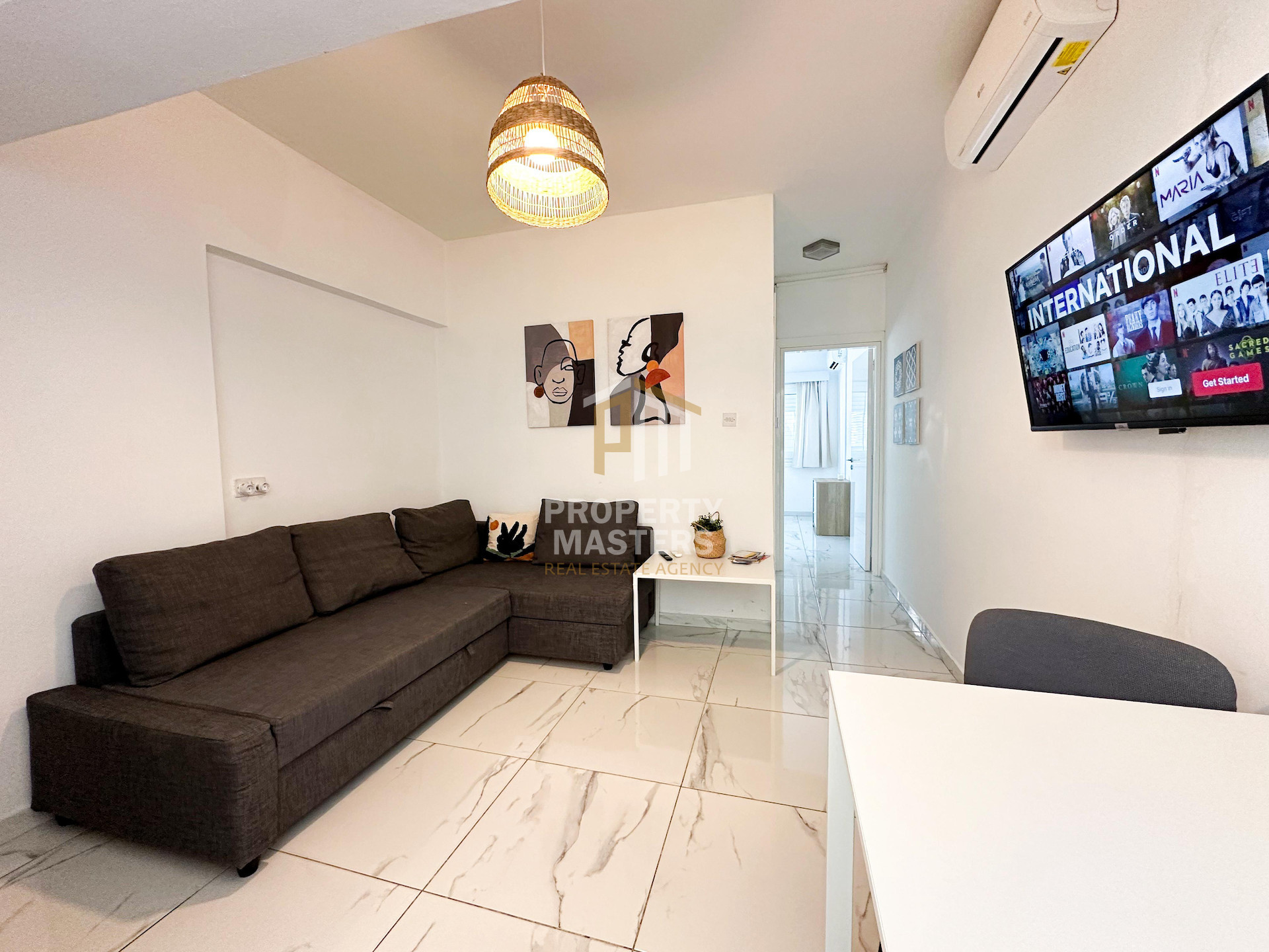 1 bedroom Apartment in Town Center photo 2