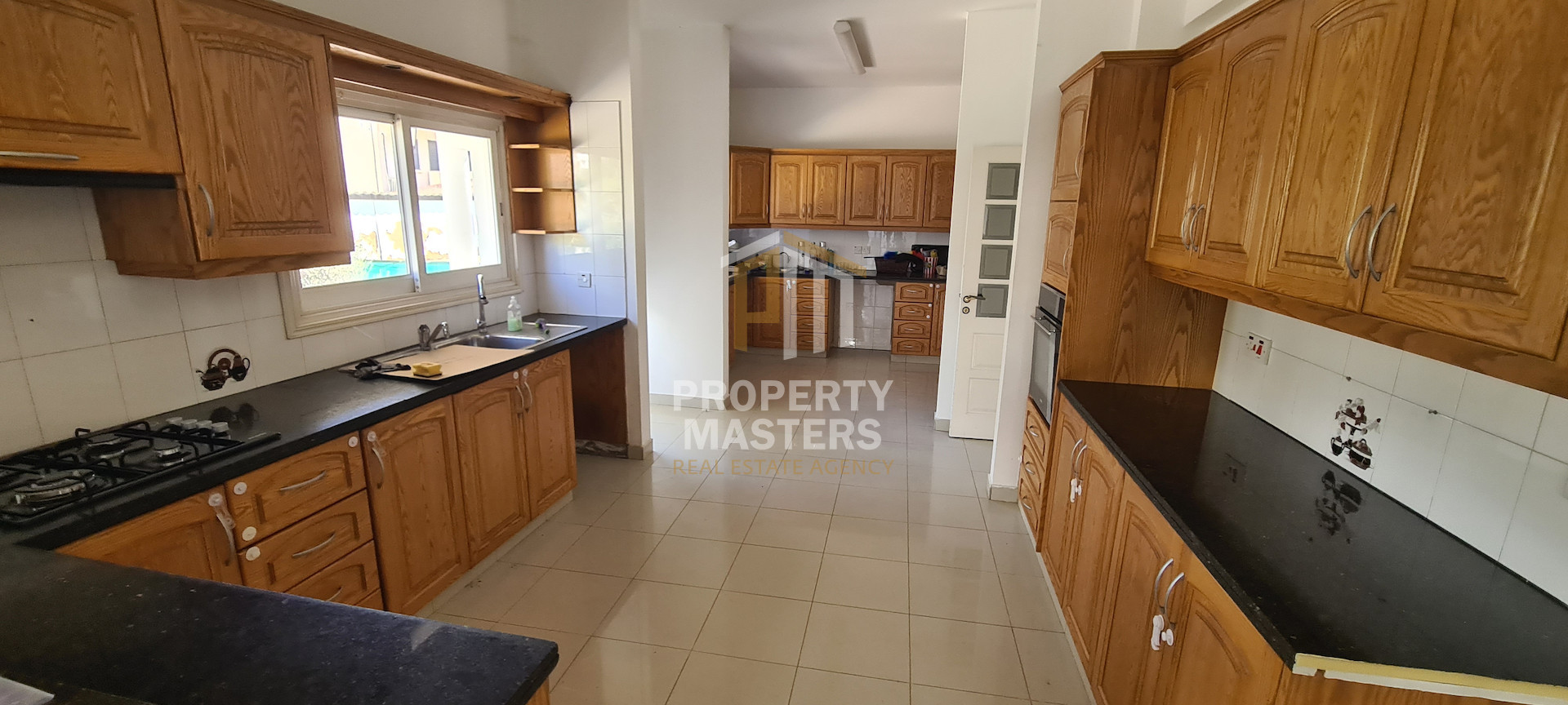 Spacious Six Bedroom Villa in Prestigious Egkomi Area, Nicosia photo 3