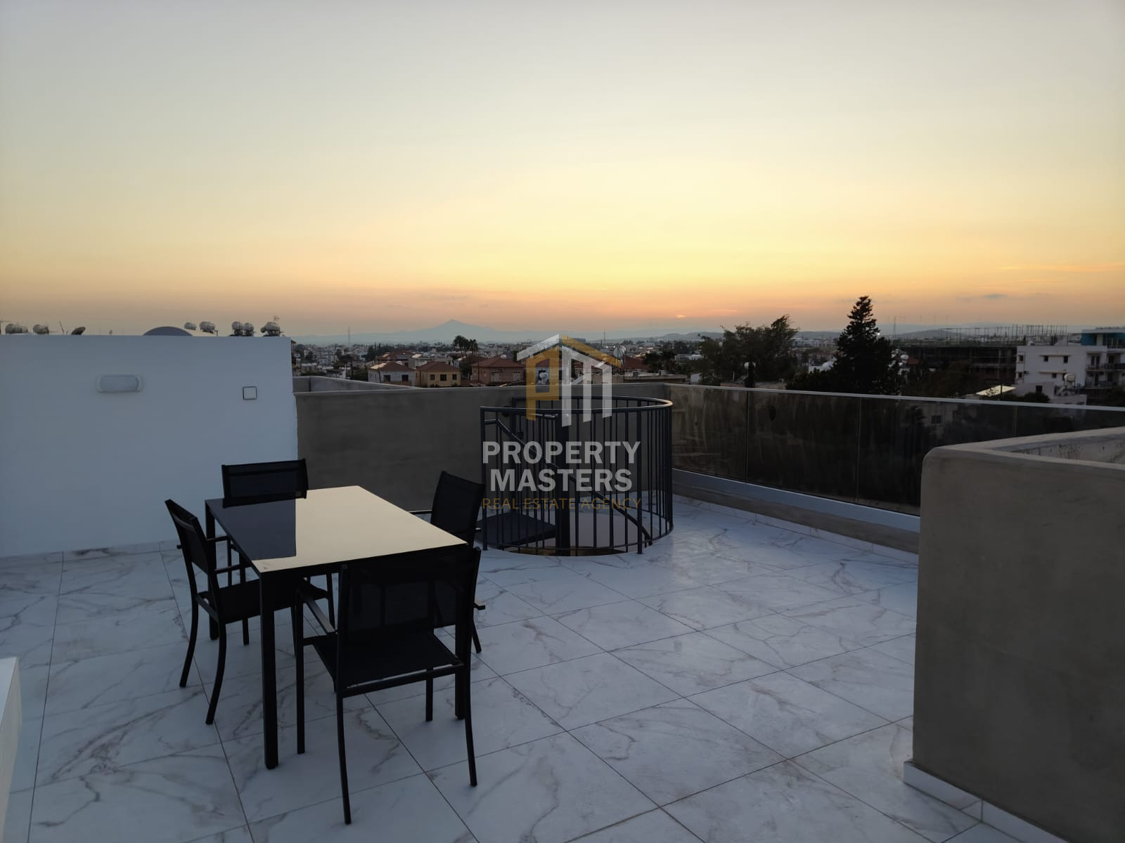 Modern Two Bedroom Apartment in Larnaca photo 3