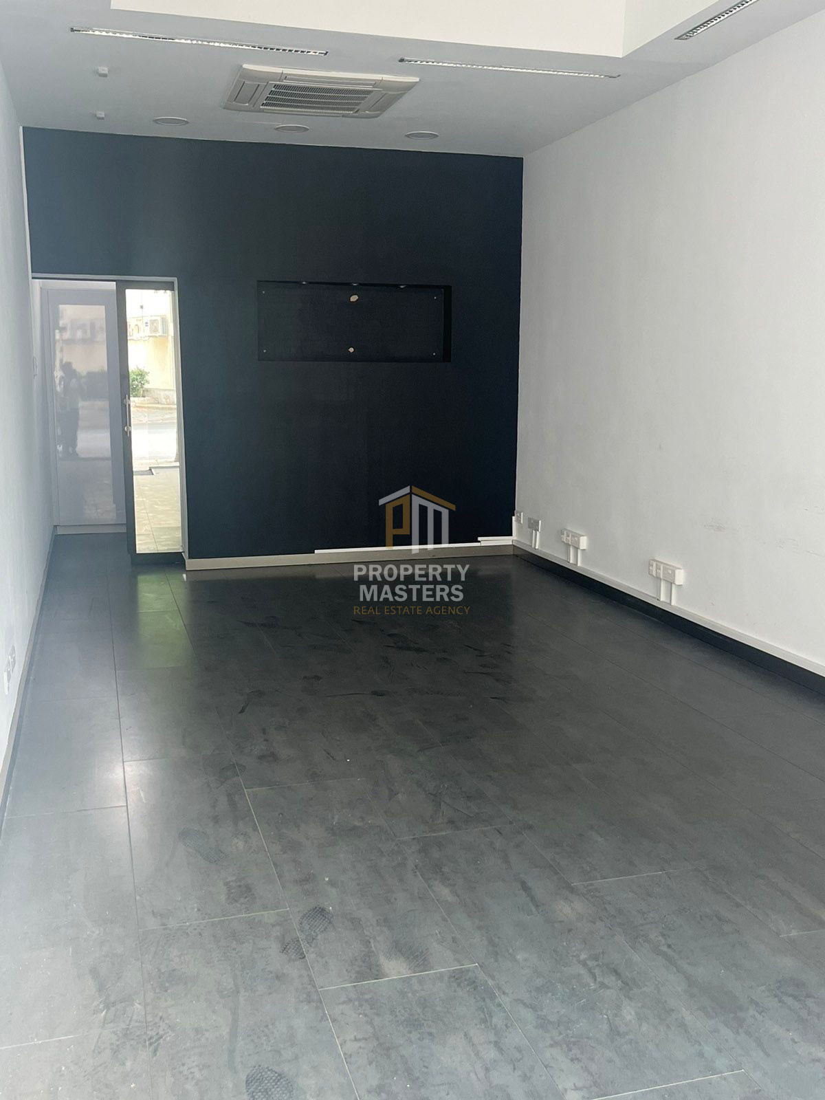 Showroom in Strovolos — Agioi Omologites photo 1