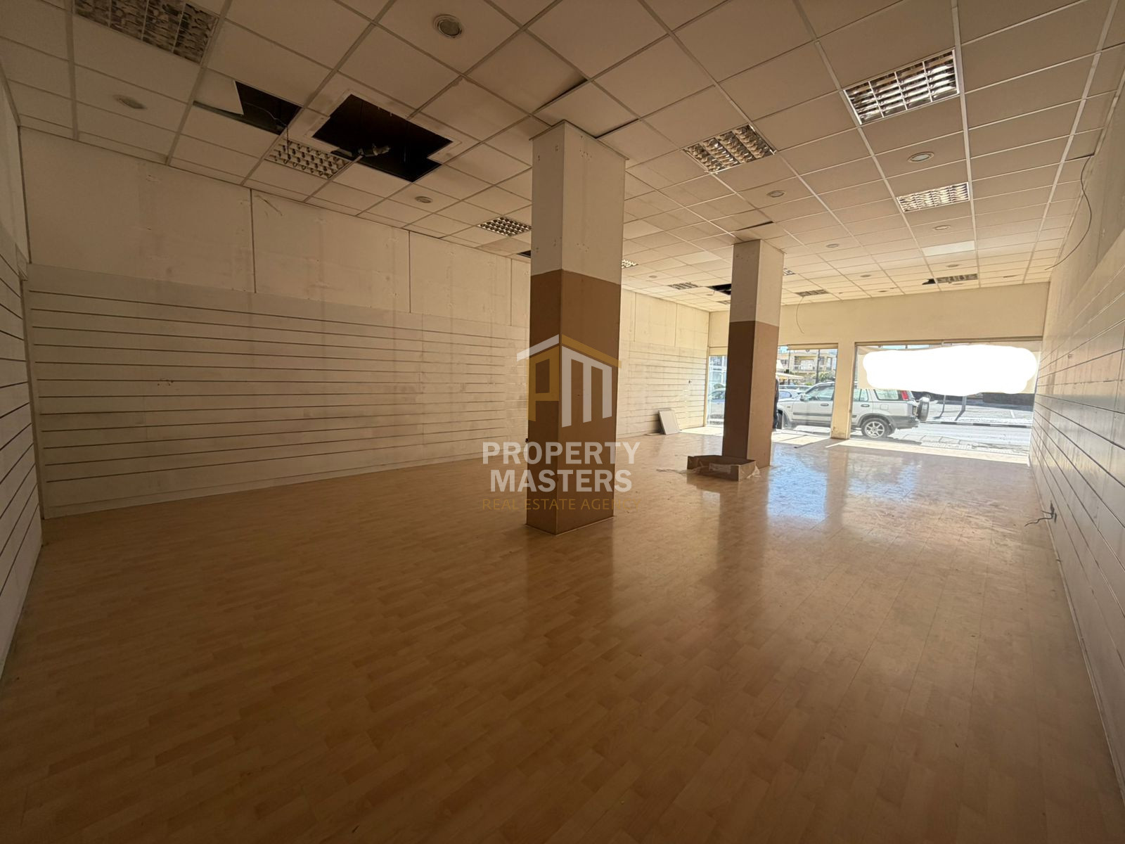 Showroom in Strovolos — Acropolis photo 3