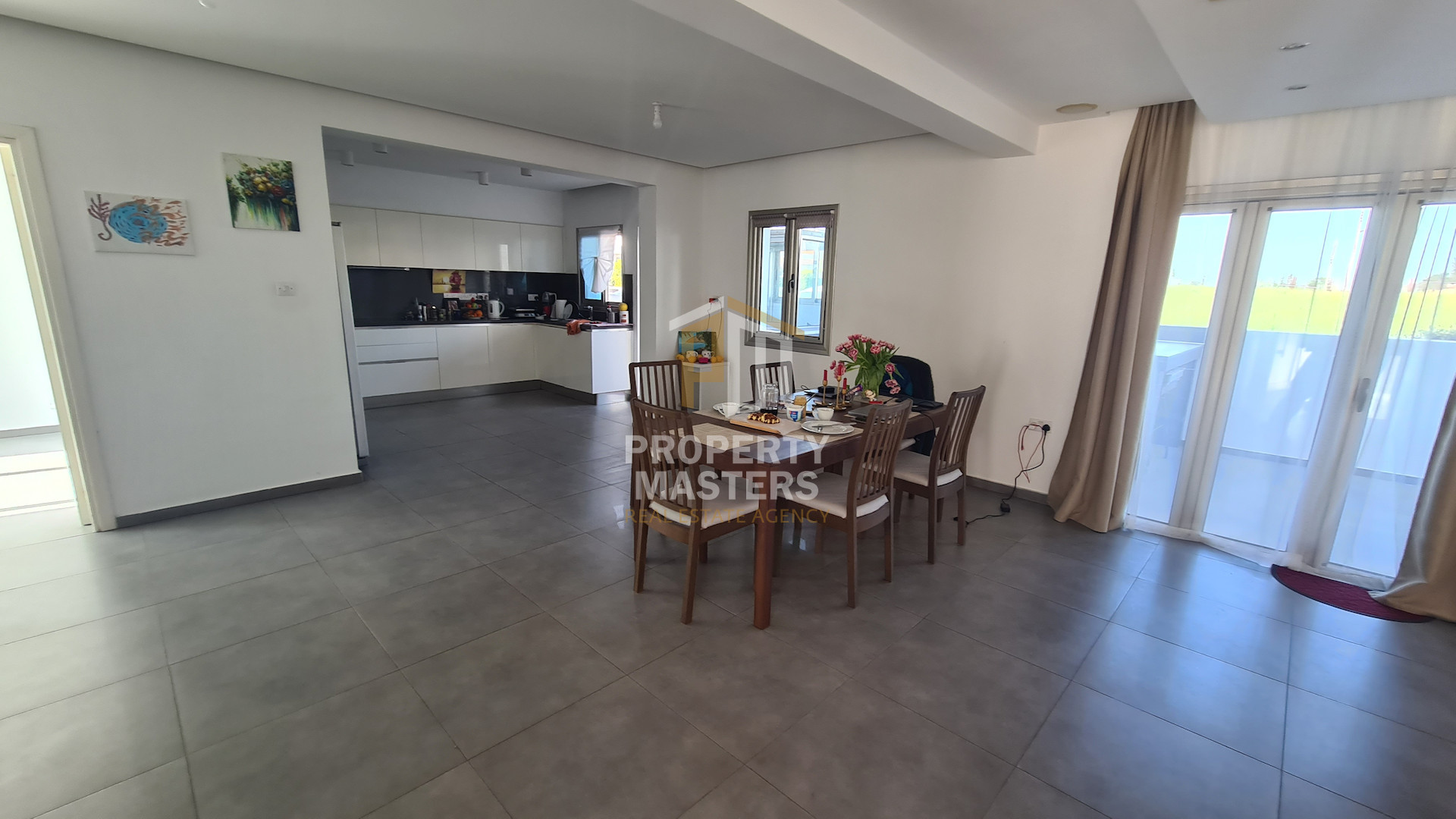 4 bedroom Semi-Detached House in Livadia Larnakas photo 3