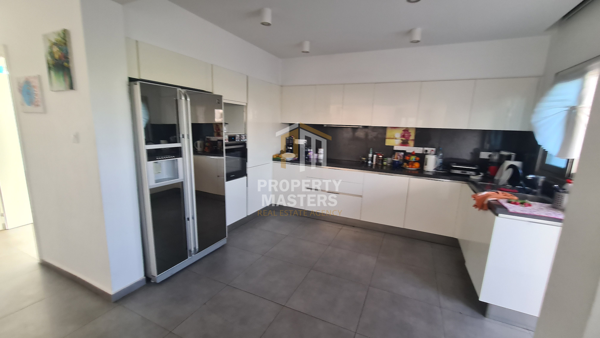4 bedroom Semi-Detached House in Livadia Larnakas photo 5