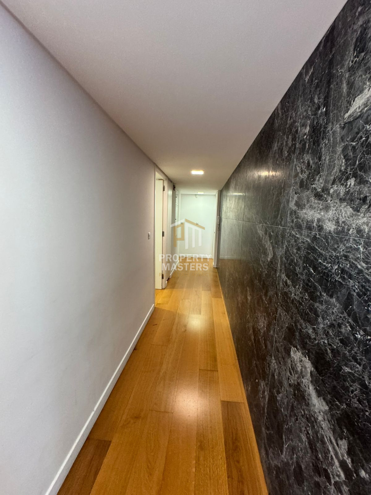 4 bedroom Apartment in Strovolos — Agioi Omologites photo 11