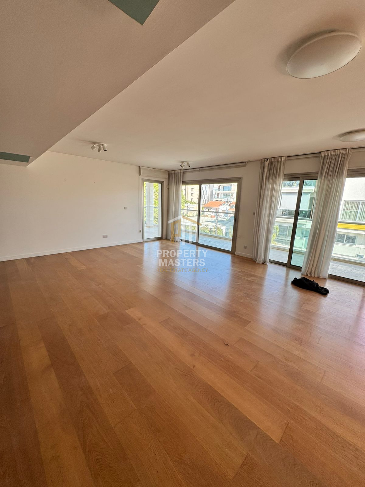 4 bedroom Apartment in Strovolos — Agioi Omologites photo 12