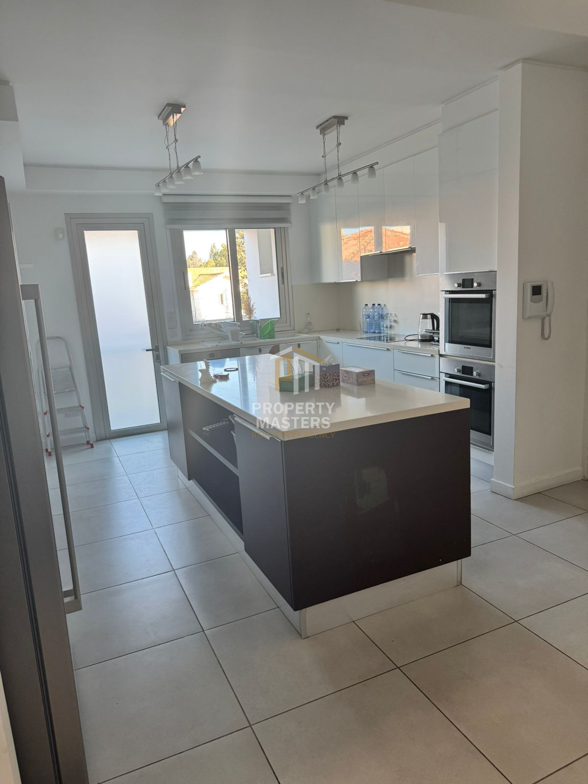4 bedroom Apartment in Strovolos — Agioi Omologites photo 13