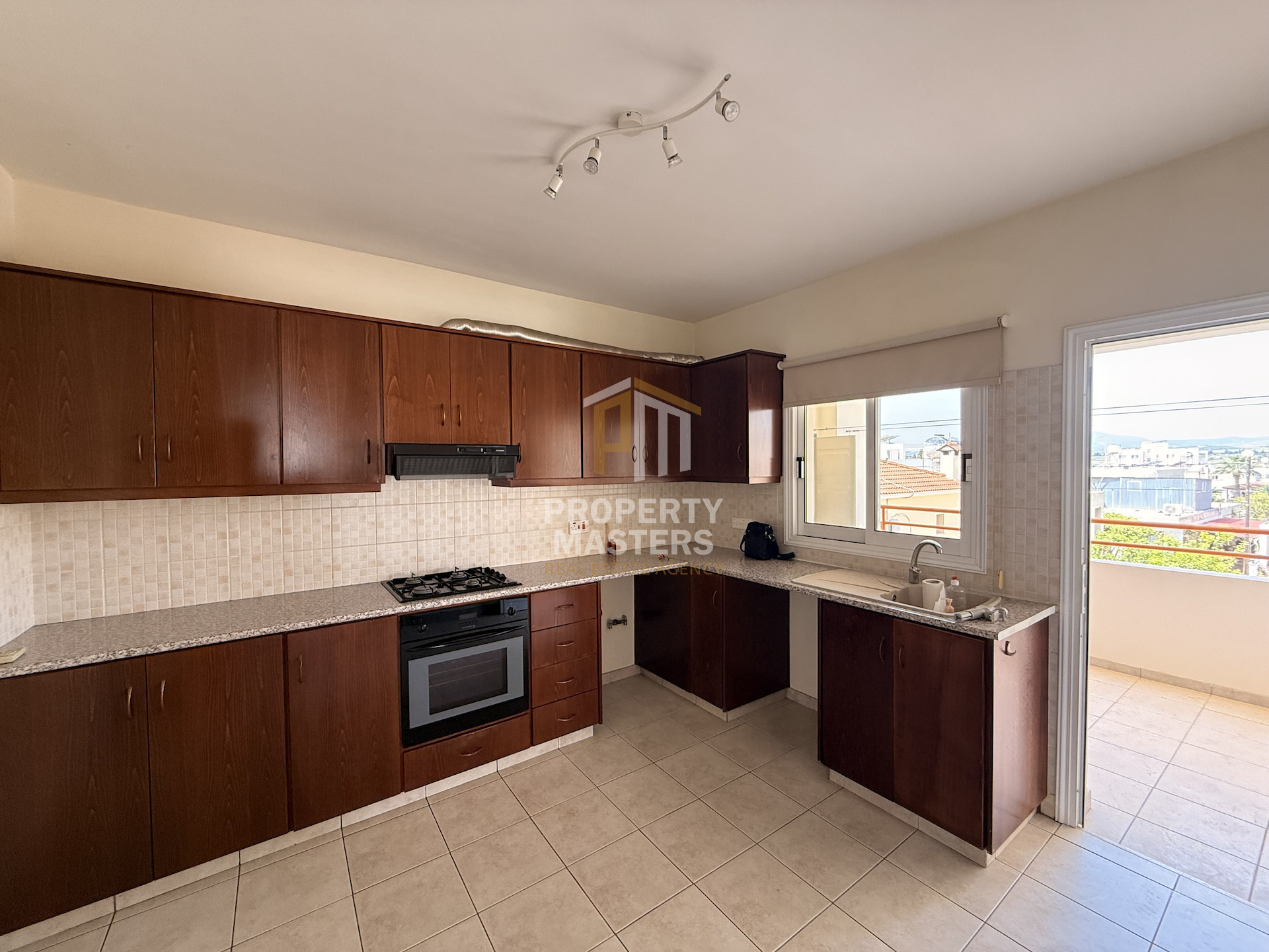 2 Bedroom Apartment near Metropolis Mall photo 3