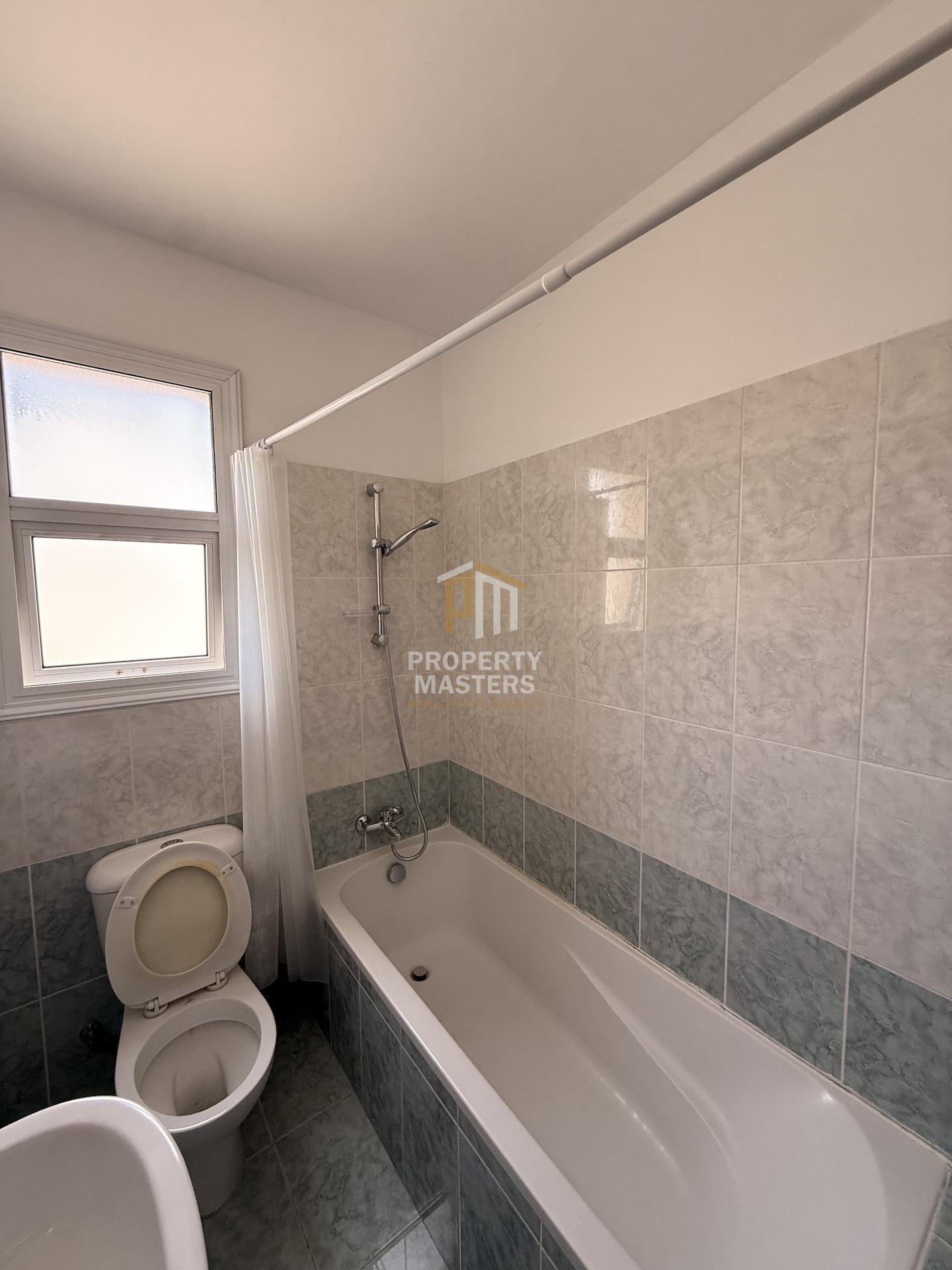 2 Bedroom Apartment near Metropolis Mall photo 9