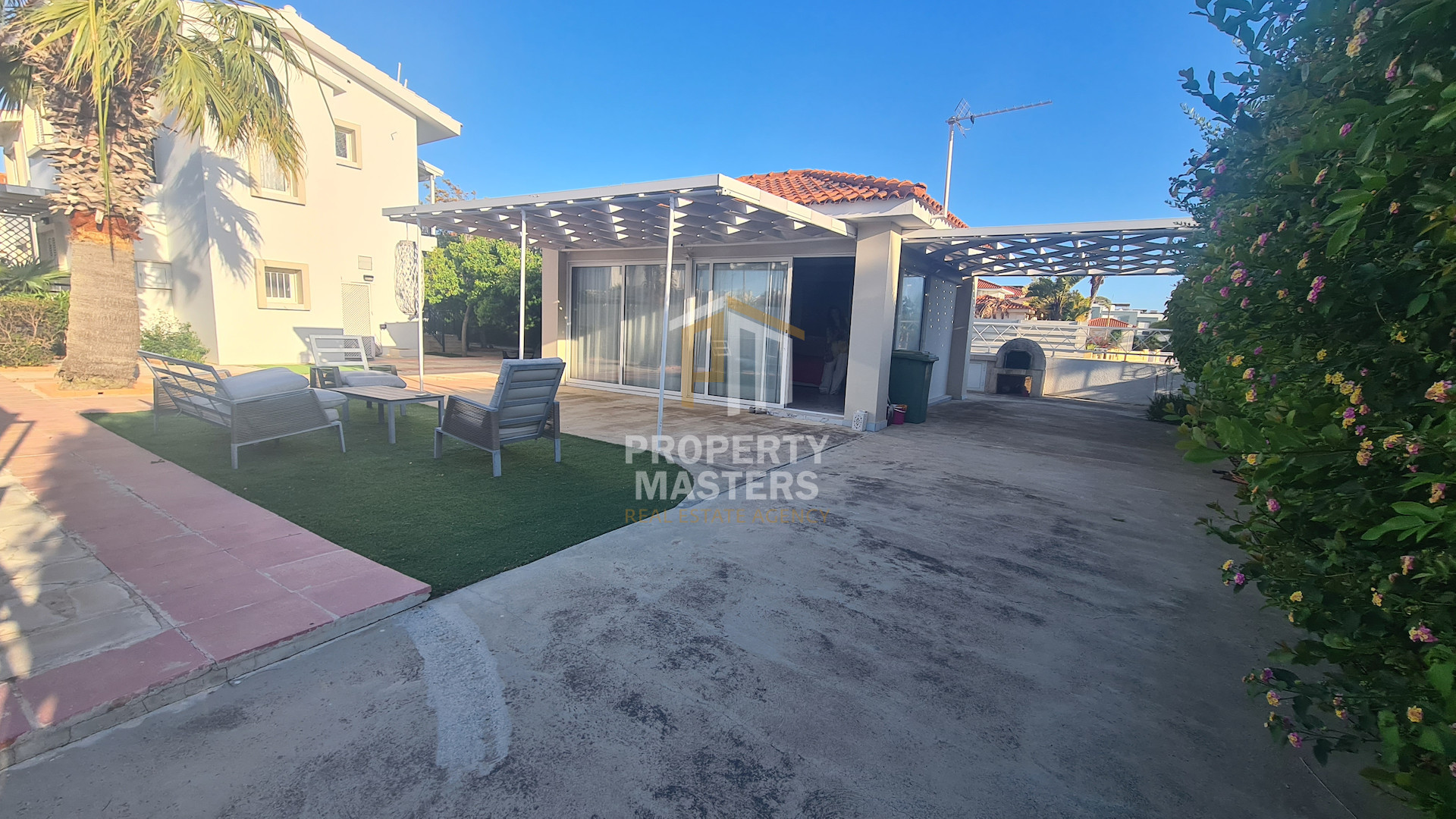 3 bedroom Detached House in Perivolia Larnakas photo 11