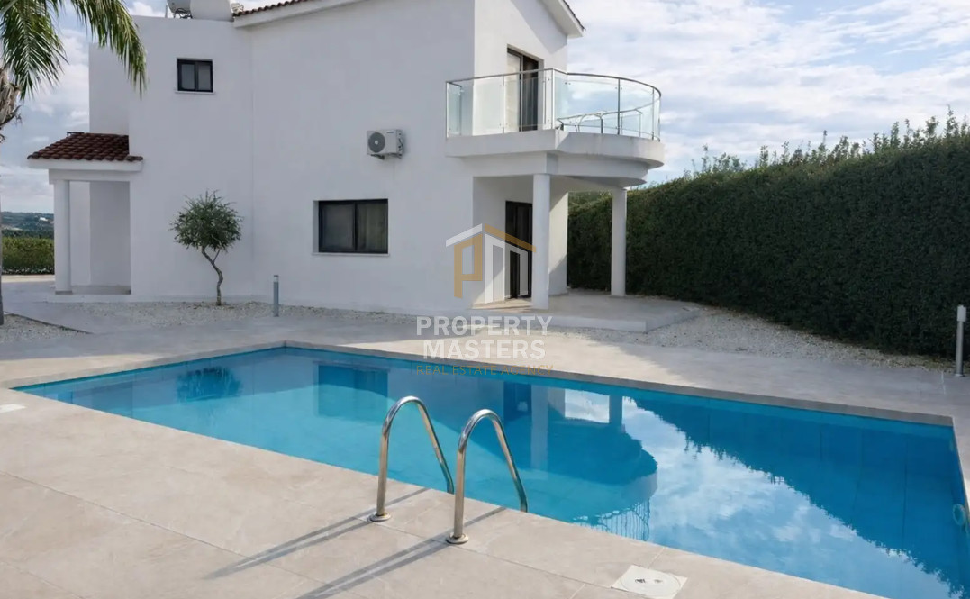 Renovated 4-Bedroom Villa with Private Pool in Peyia, Paphos photo 3