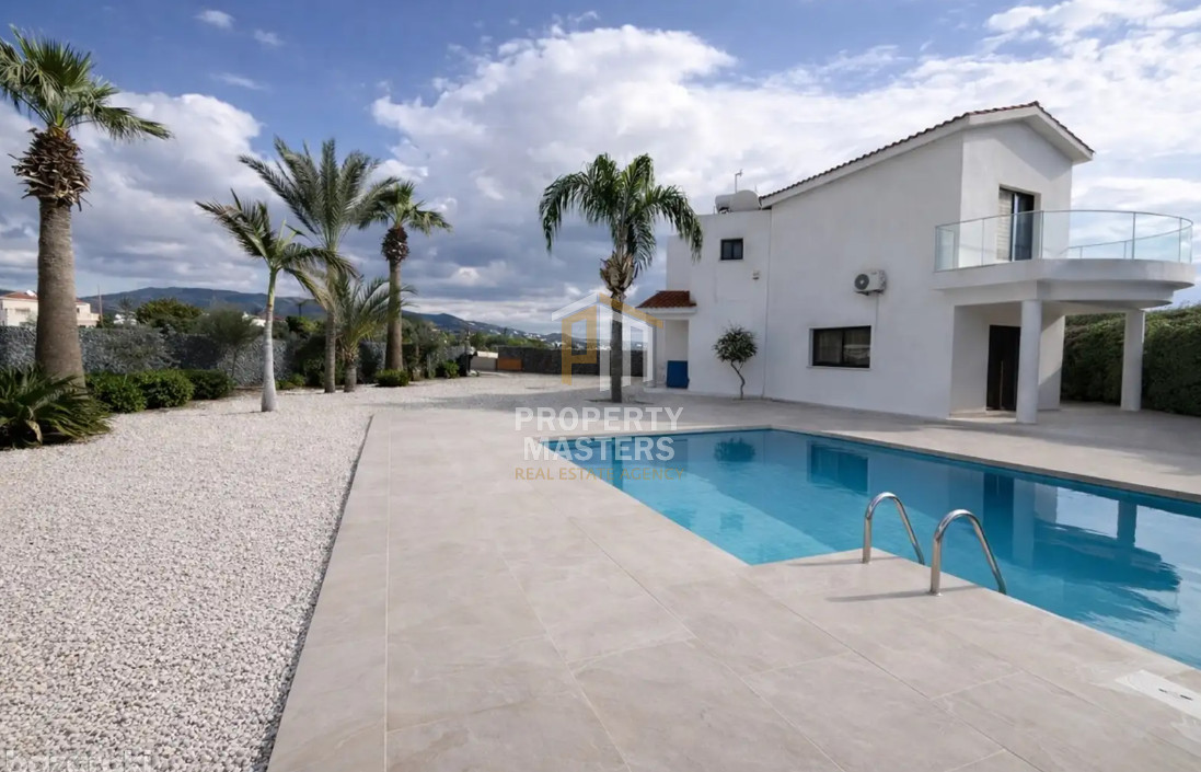 Renovated 4-Bedroom Villa with Private Pool in Peyia, Paphos photo 2