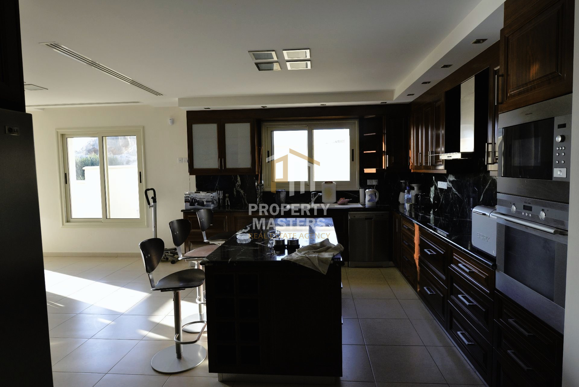 8 bedroom Detached House in SEA CAVES PEGEIA photo 10