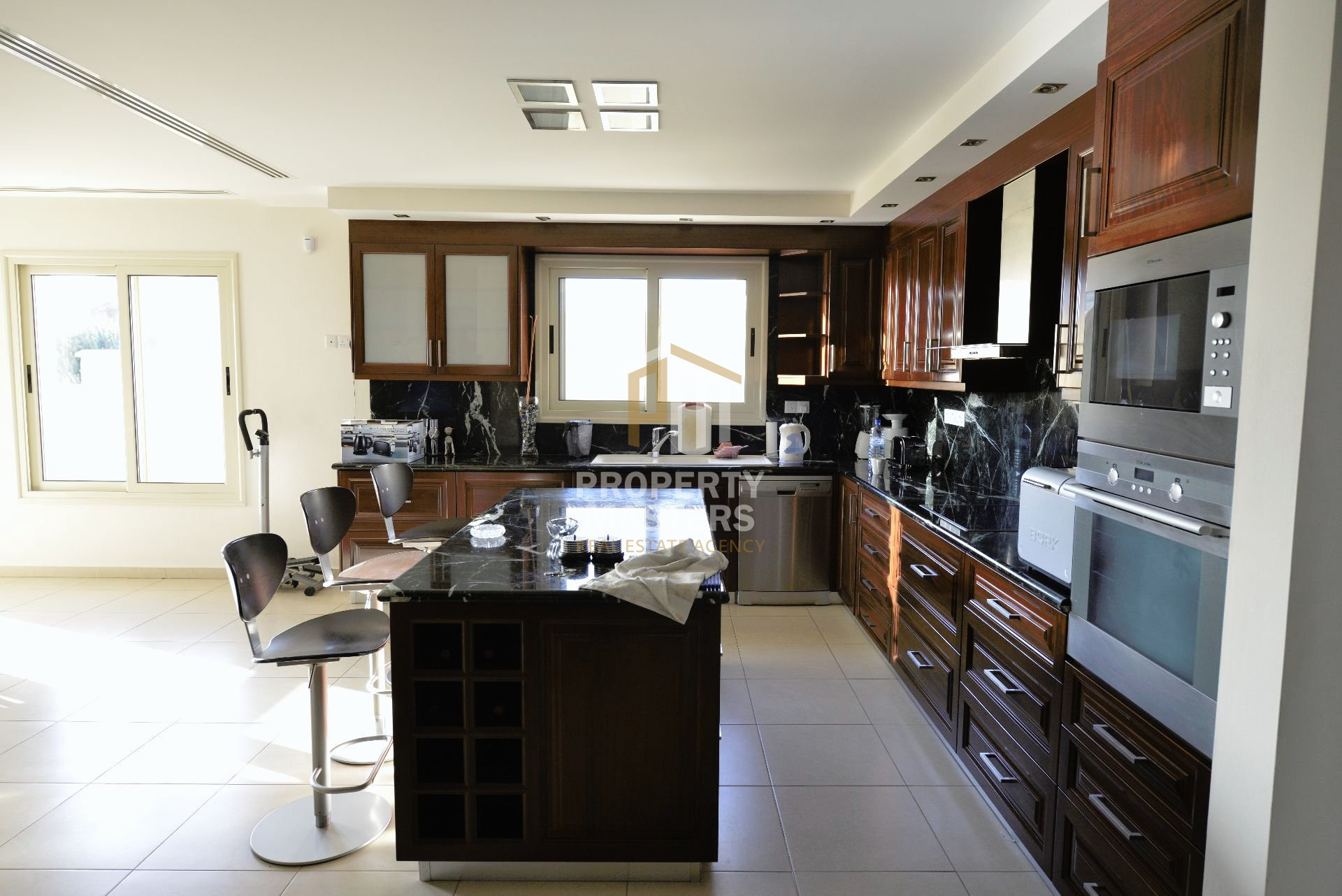 8 bedroom Detached House in SEA CAVES PEGEIA photo 11