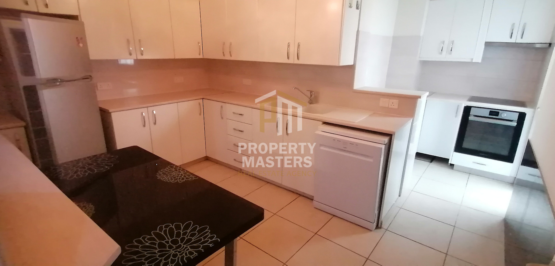 3 bedroom Apartment in Germasogeia Tourist Area photo 2