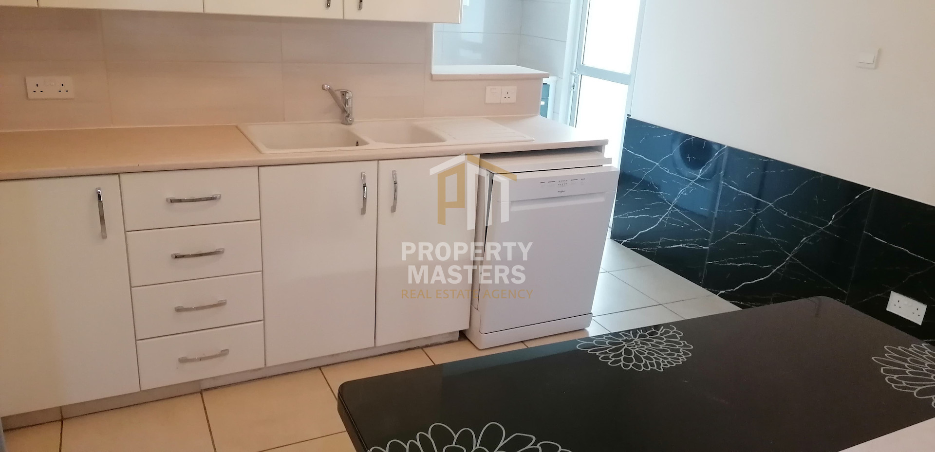 3 bedroom Apartment in Germasogeia Tourist Area photo 6
