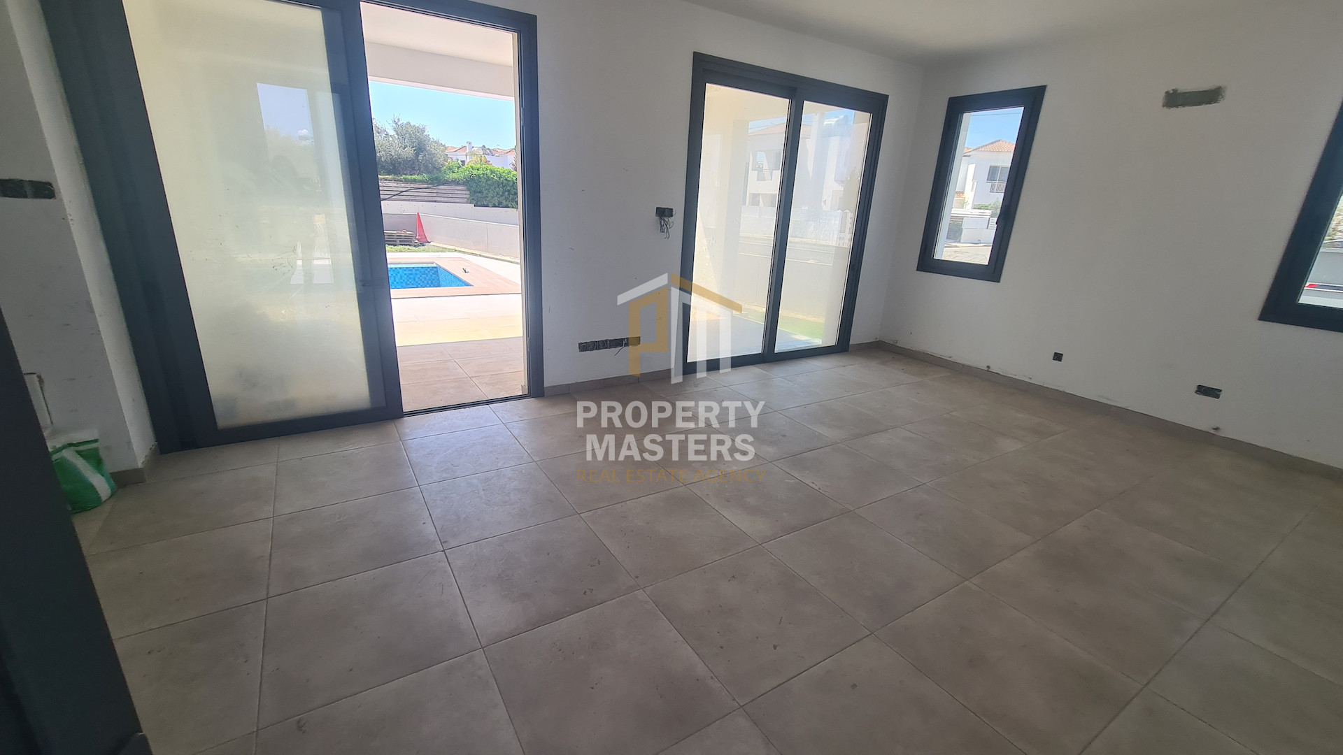 3 bedroom Detached House in Perivolia Larnakas photo 16