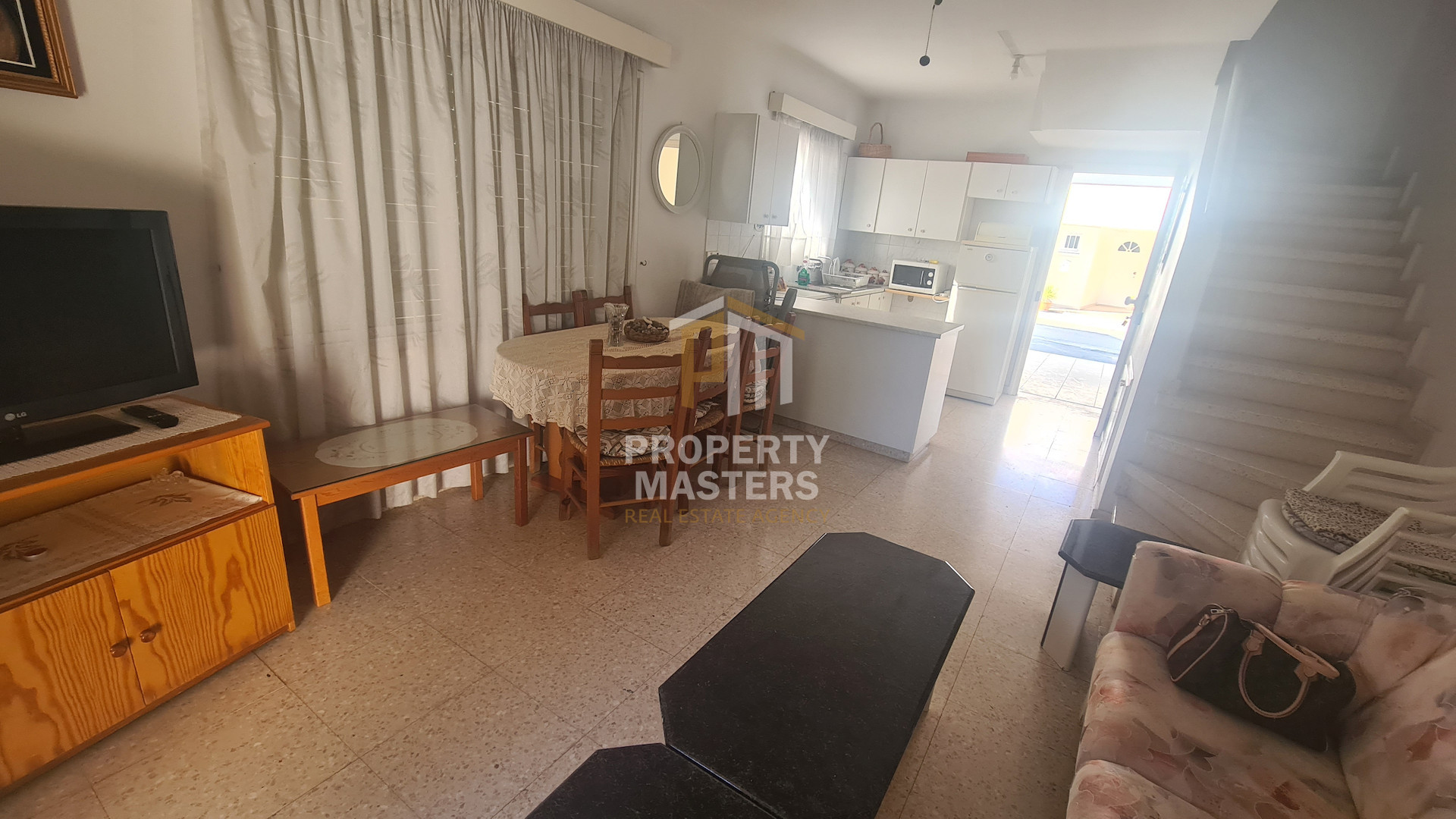 2 bedroom Semi-Detached House in Perivolia Larnakas photo 4