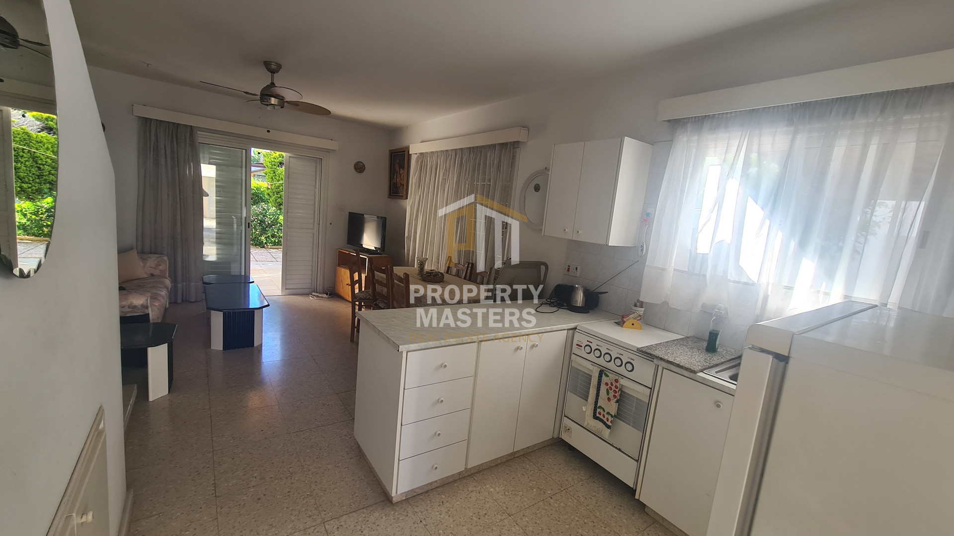 2 bedroom Semi-Detached House in Perivolia Larnakas photo 5