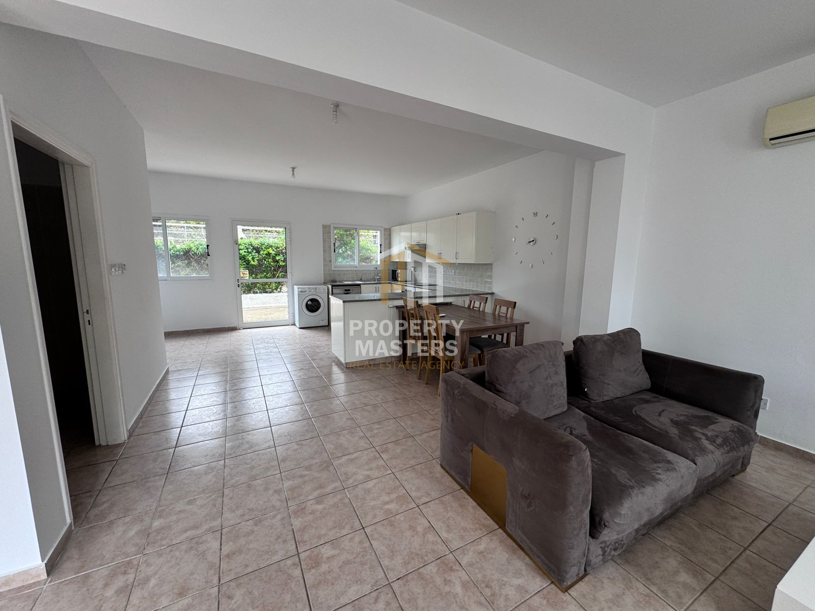 3 bedroom Detached House in Pegeia photo 3