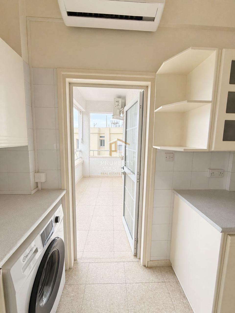 Spacious Unfurnished Three Bedroom Apartment in Palouriotissa, Nicosia photo 6