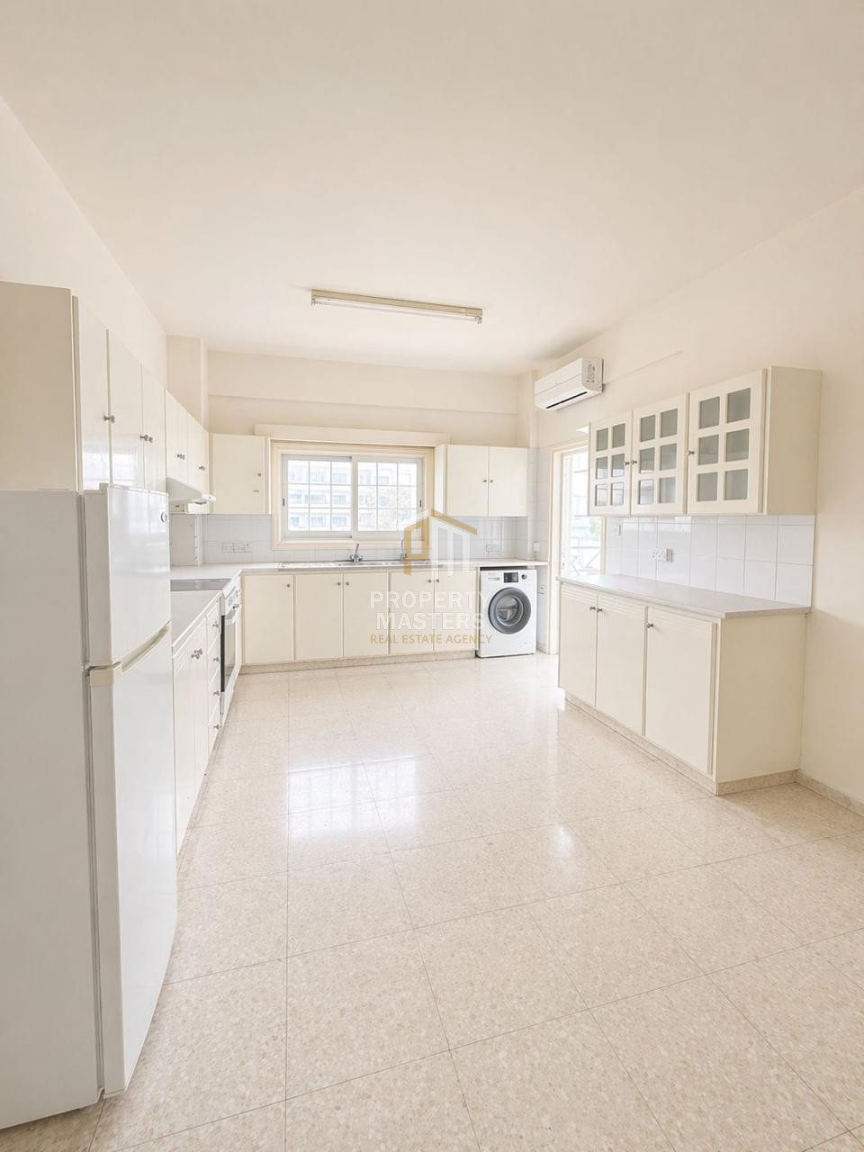 Spacious Unfurnished Three Bedroom Apartment in Palouriotissa, Nicosia photo 2