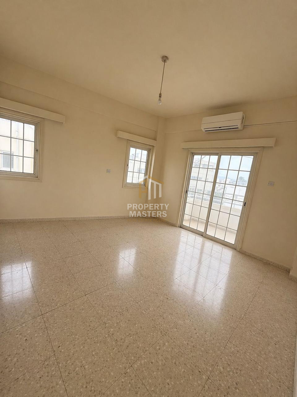 Spacious Unfurnished Three Bedroom Apartment in Palouriotissa, Nicosia photo 11